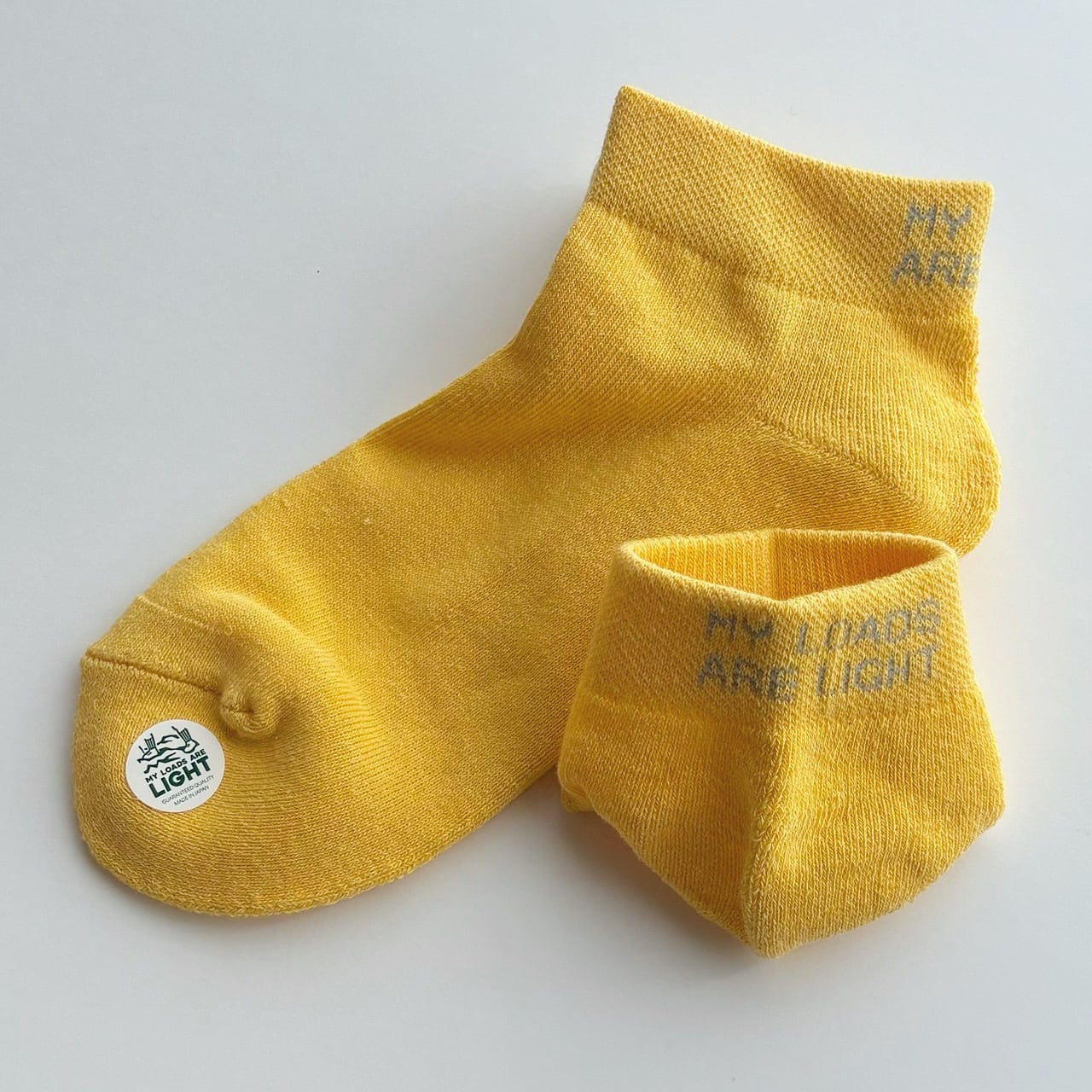 MY LOADS ARE LIGHT - Lightness Ankle Socks | stacks bookstore