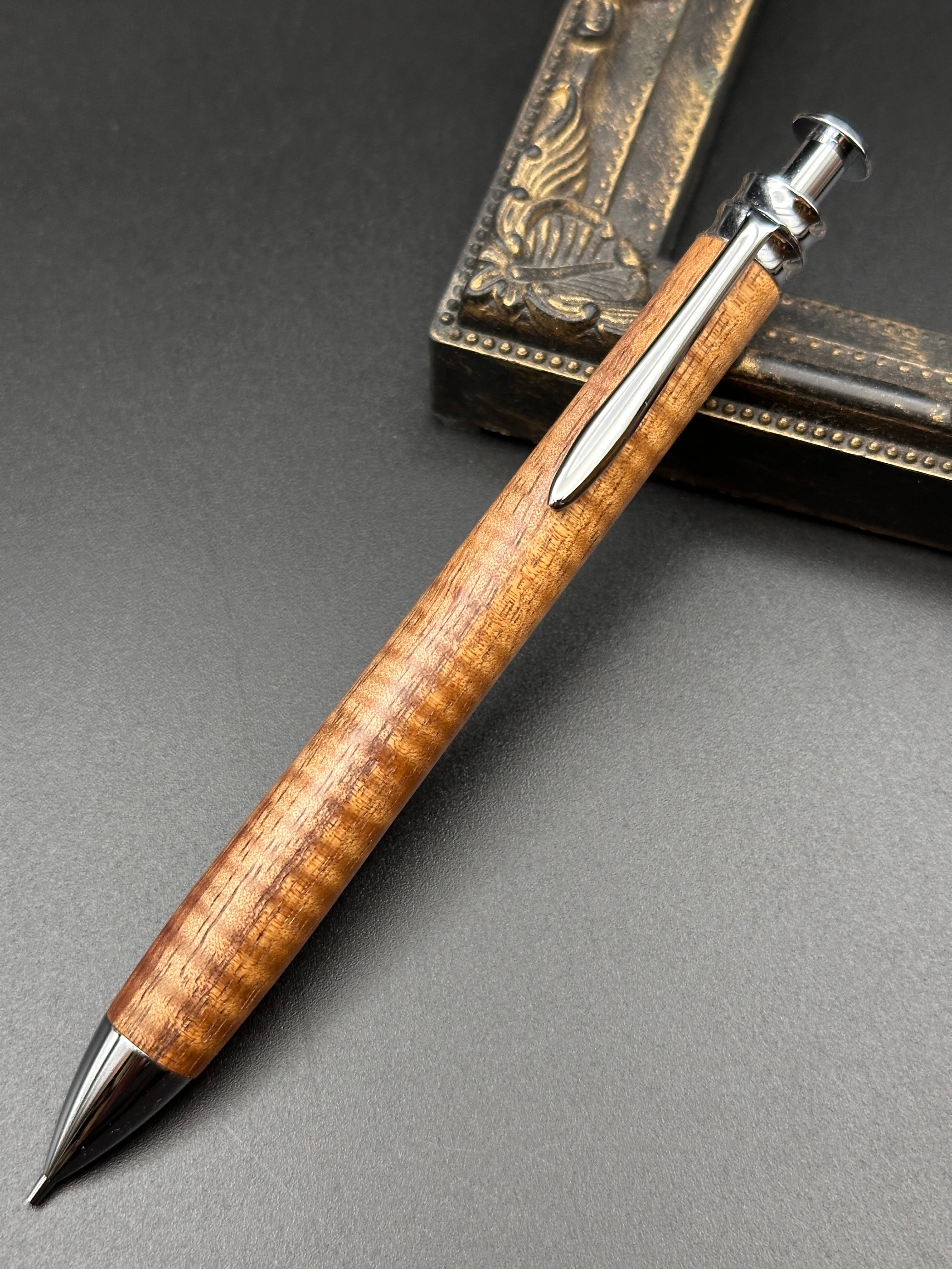 サイアミースローズウッド(極上マイクロカーリー)/木軸シャープペン 低