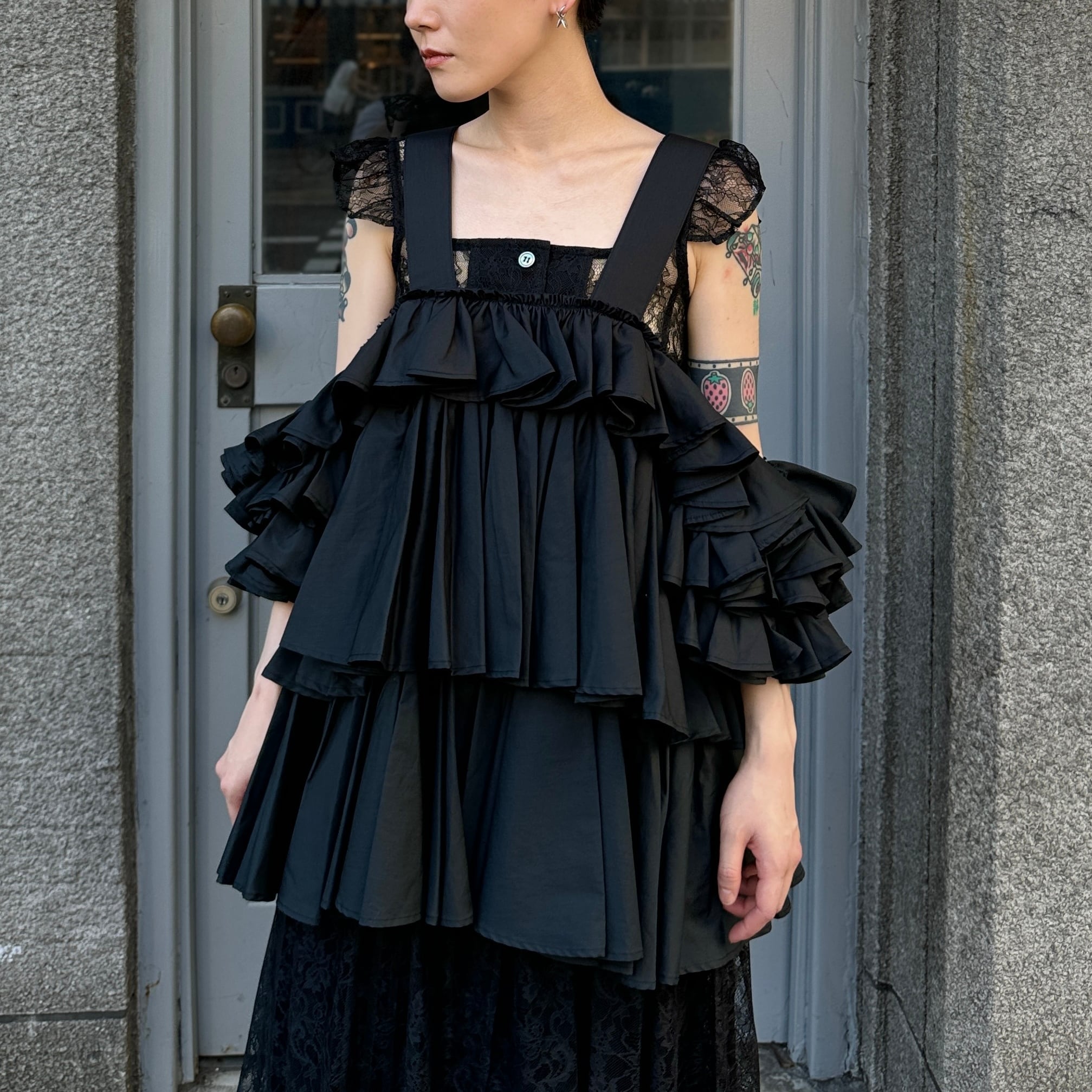 naokitomizuka / Ruffle camisole blouse / black | ふぁいん