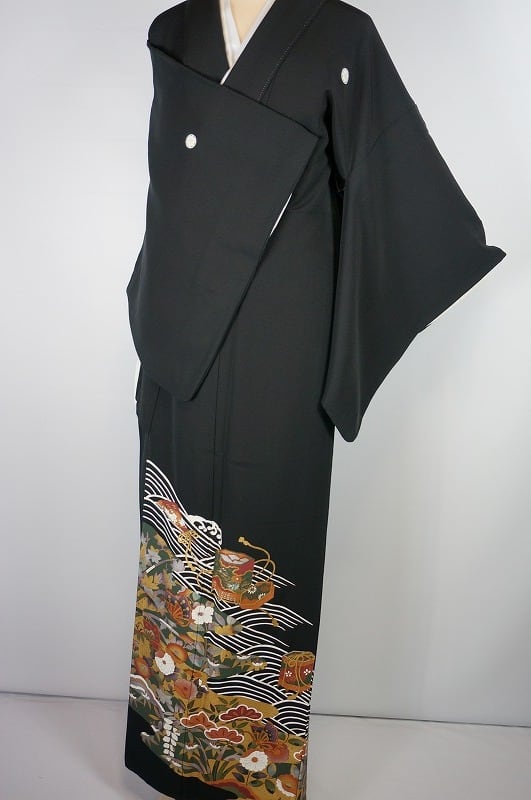 螺鈿 駒刺繍 金彩友禅 黒留袖 比翼仕立て 正絹 五つ紋 貝桶 黒 324