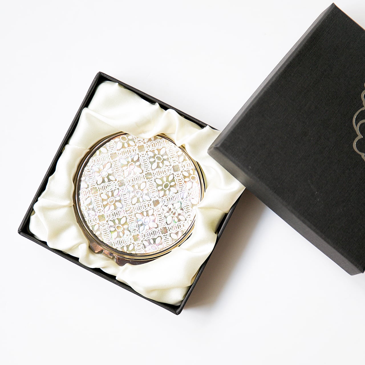 天然貝 コンパクトミラー（花菱）シェル 螺鈿アート｜プレゼント