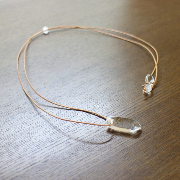 クリスタルポイント(水晶)の革紐ネックレス | ieneco