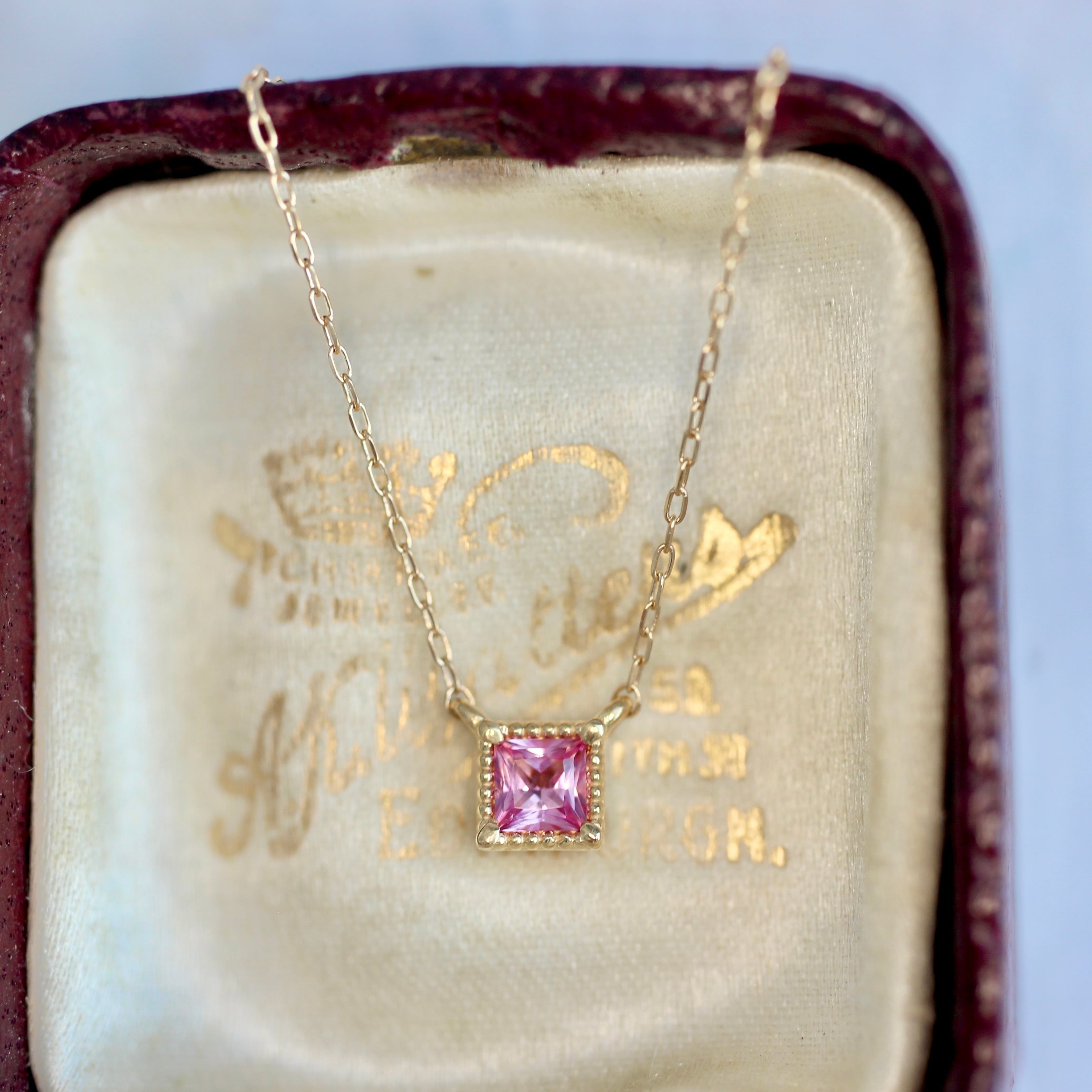 アヤナスピネル 0.16ct 3mm×3mm K18YG ミルフレーム ネックレス