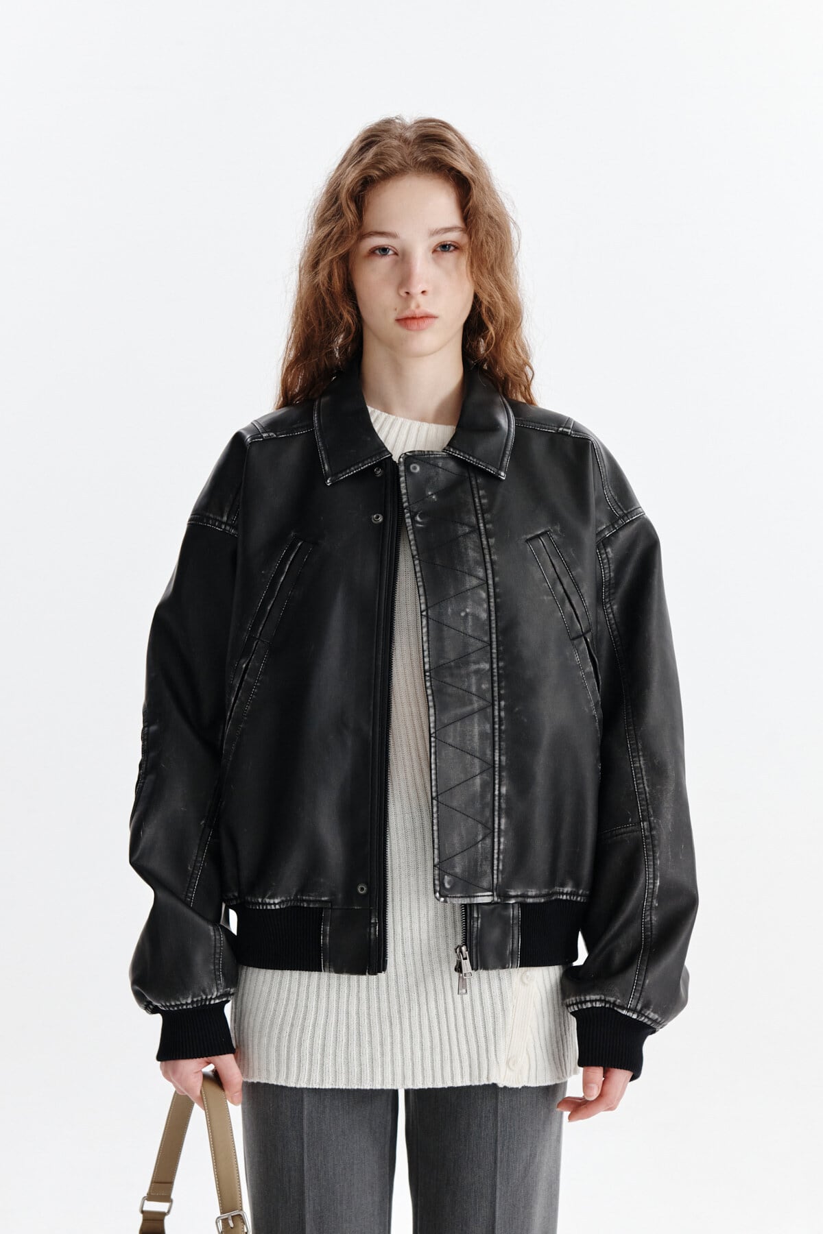 Matin Kim] BACK PRINTING WASHED LEATHER JUMPER IN BLACK 正規品