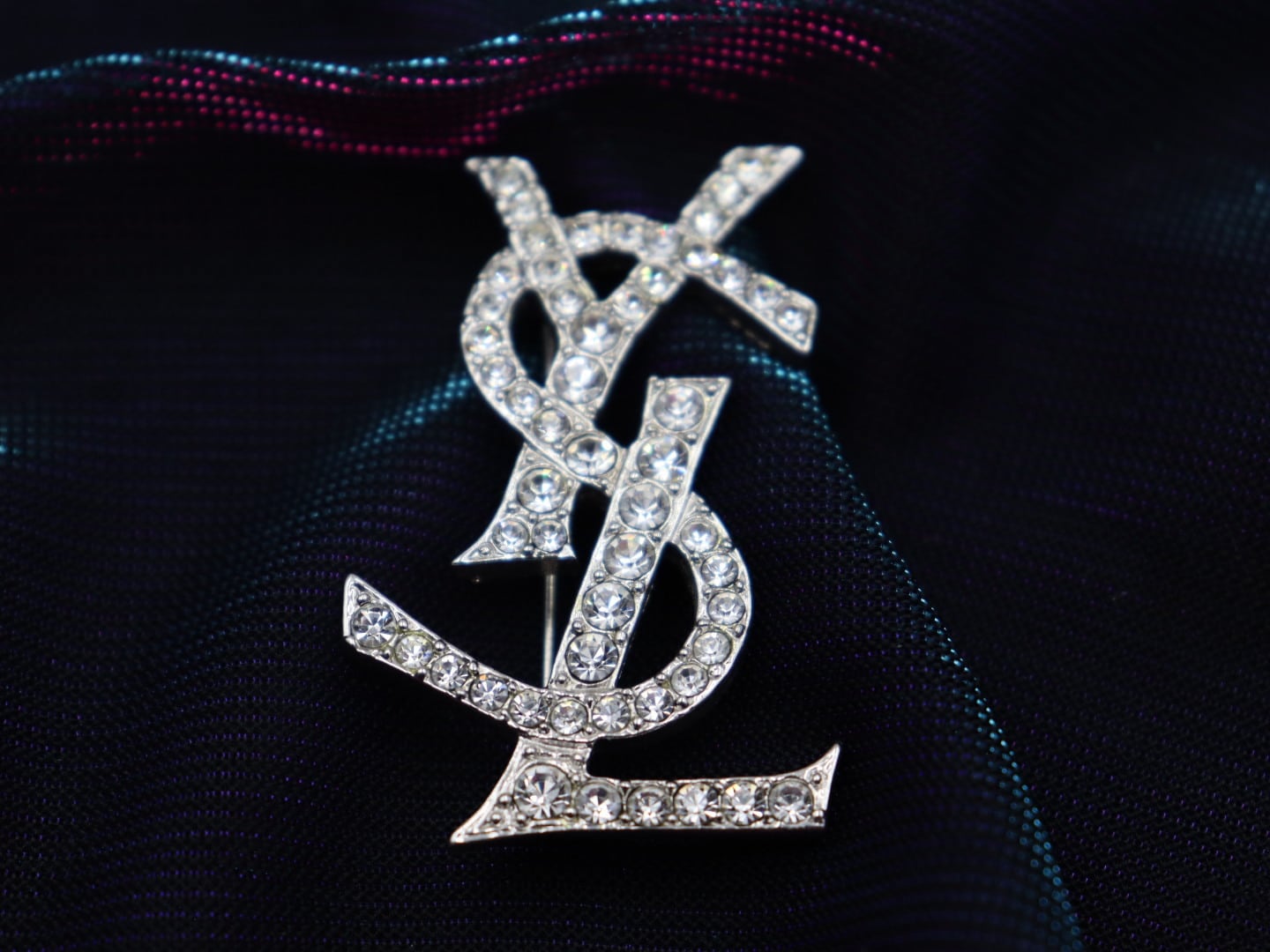 保管品】イブサンローラン ロゴ ブローチ ストーン YSL シルバー