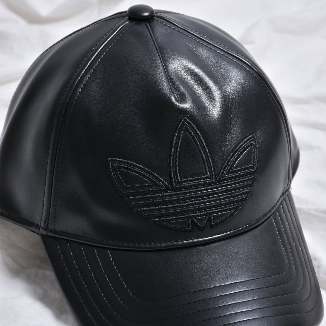 adidas】フェイクレザー ベースボールキャップ | VOLCAN&APHRODITE