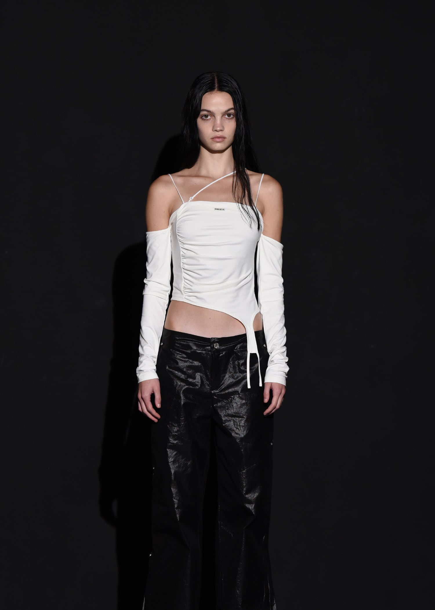 BOHEMIAN SEOUL] OFF SHOULDER CURVED T, IVORY 正規品 韓国ブランド