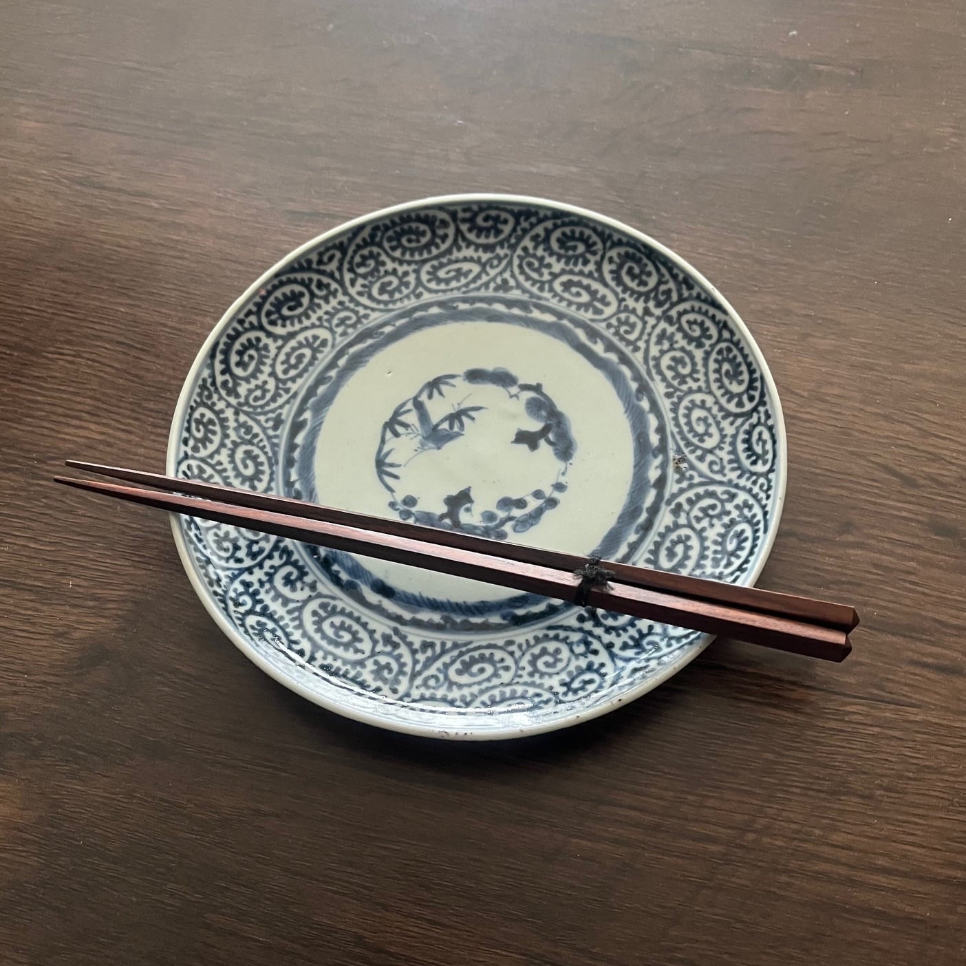 古伊万里染付蛸唐草紋様成化年製6寸皿1枚 | 古美術 希 のぞみ 美術