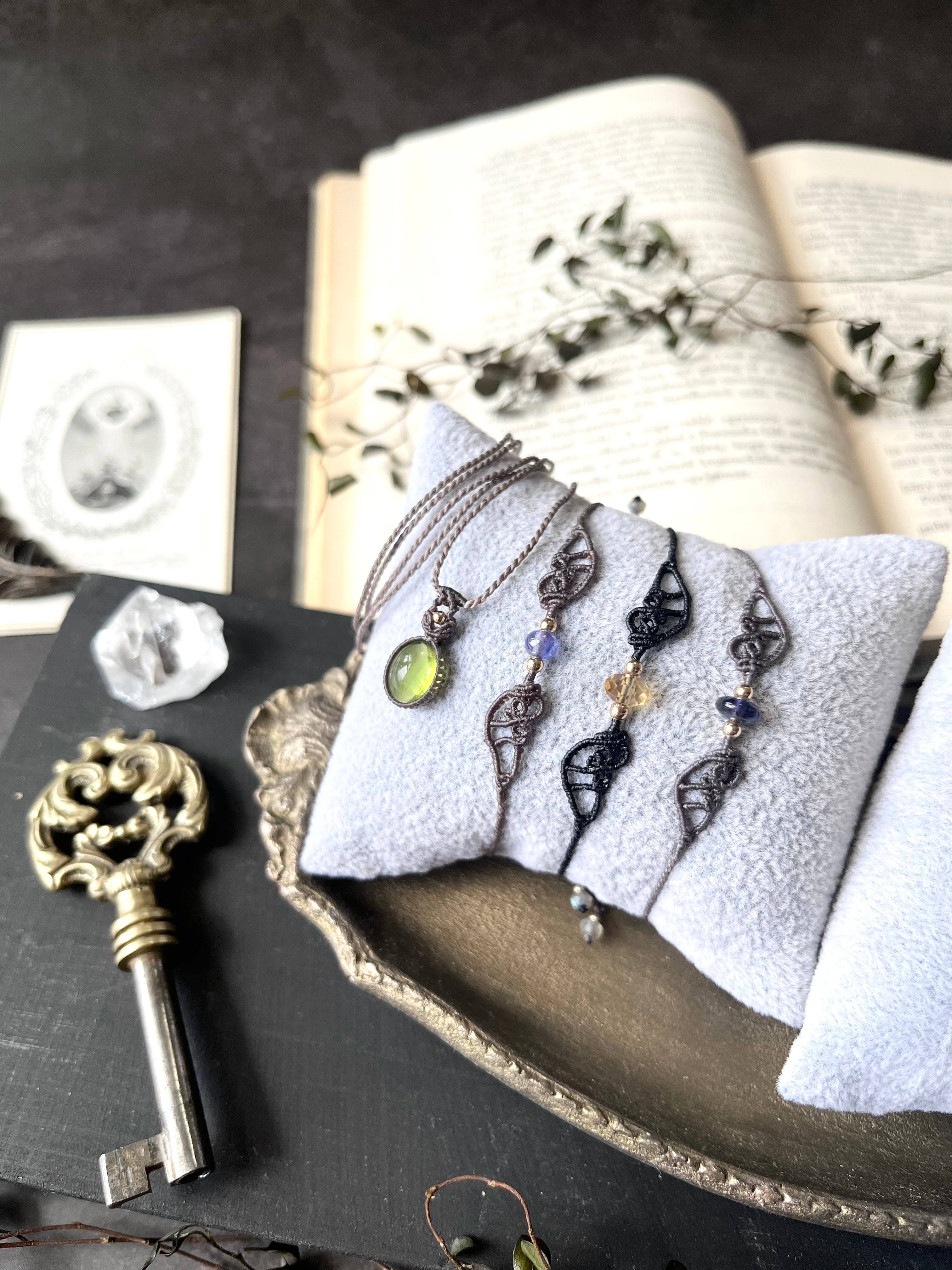 ペリドット 【シンプルminiシリーズ】 マクラメネックレス | Petal