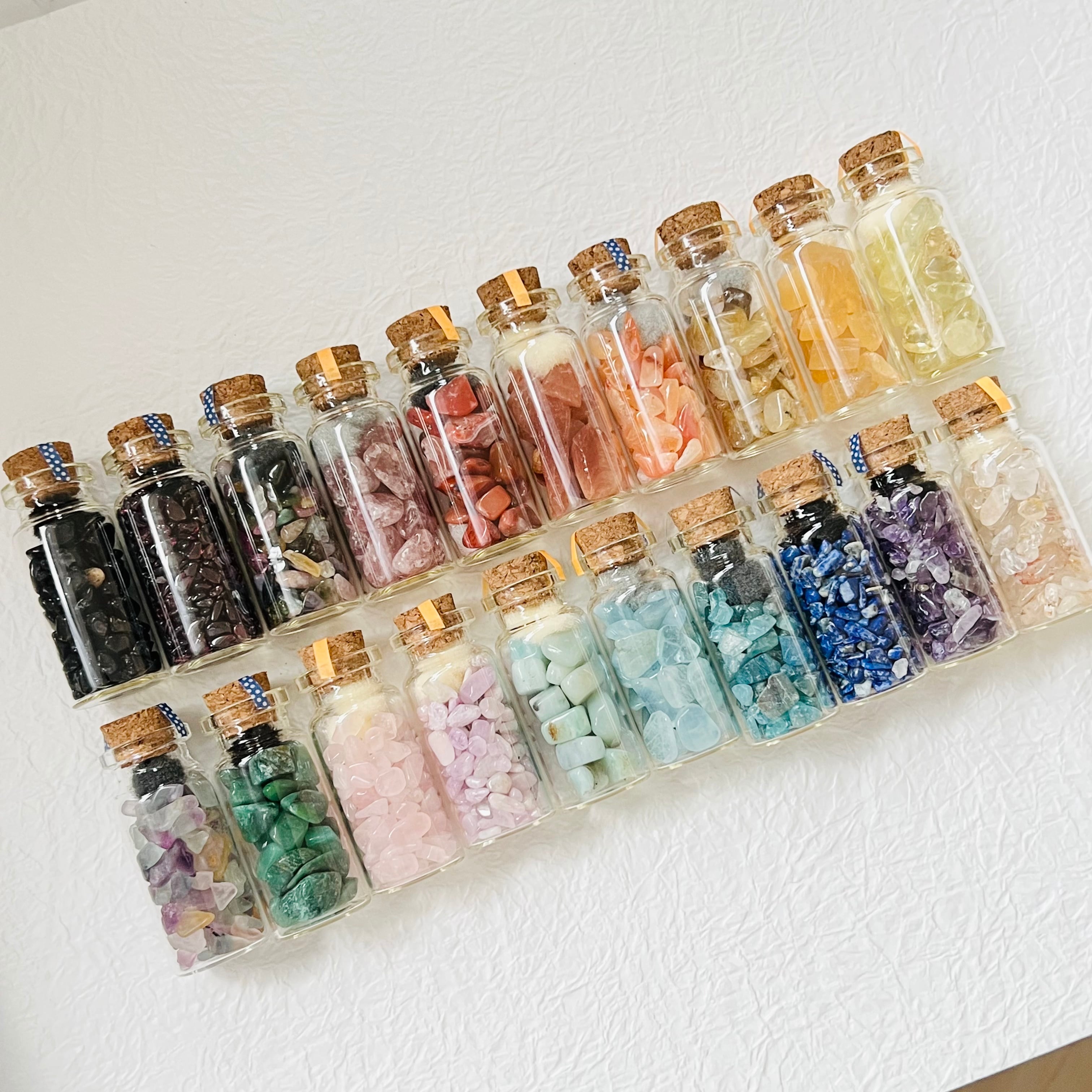 20種類の天然石チップ＊コルク栓小瓶詰め合わせ＊さざれ＊天然石の