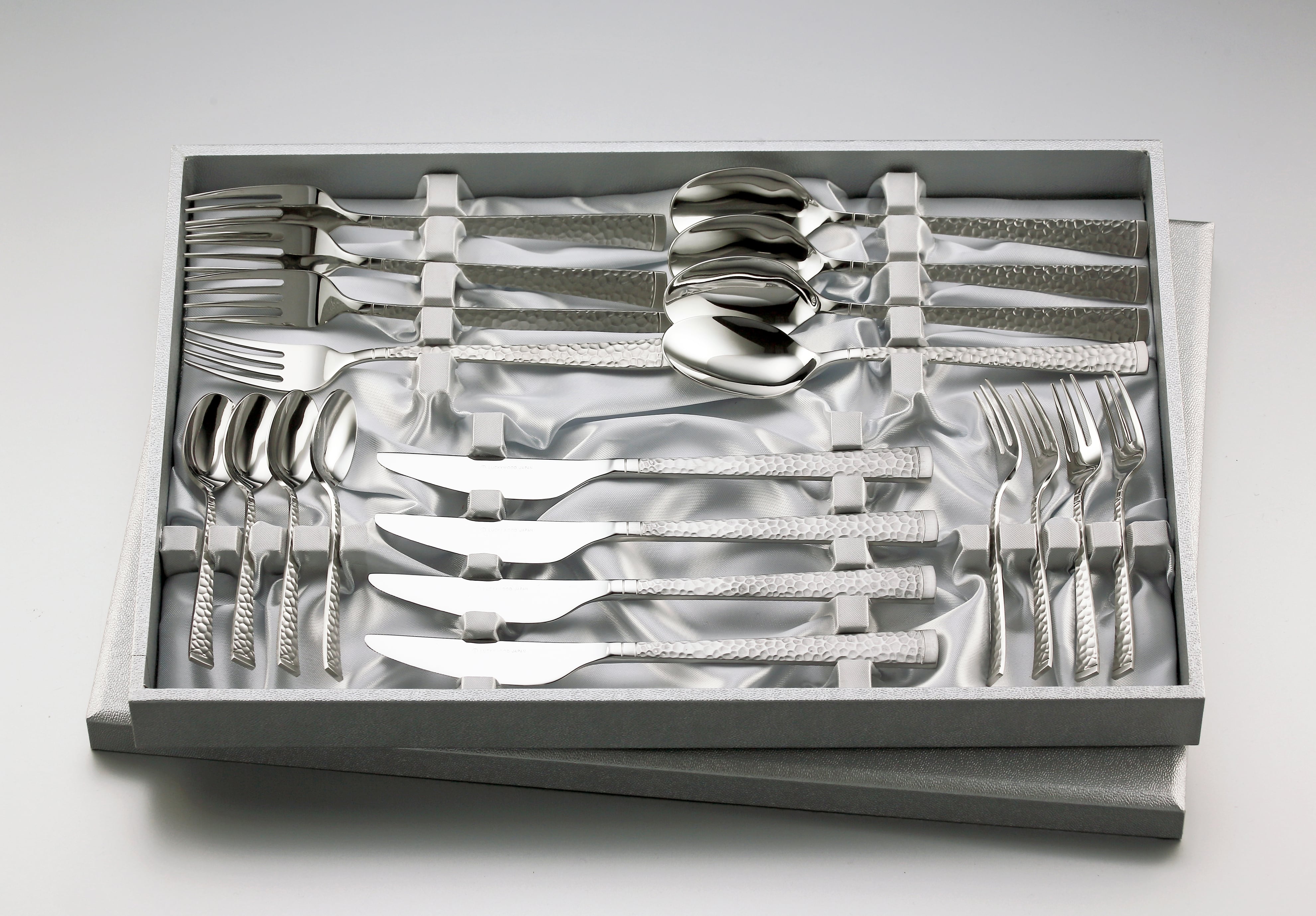 【新品】ラッキーウッド✴︎ベルン✴︎20ピース✴︎ディナーカトラリーセット 楽天市場】カトラリーセット スプーン フォーク ナイフ ベルン