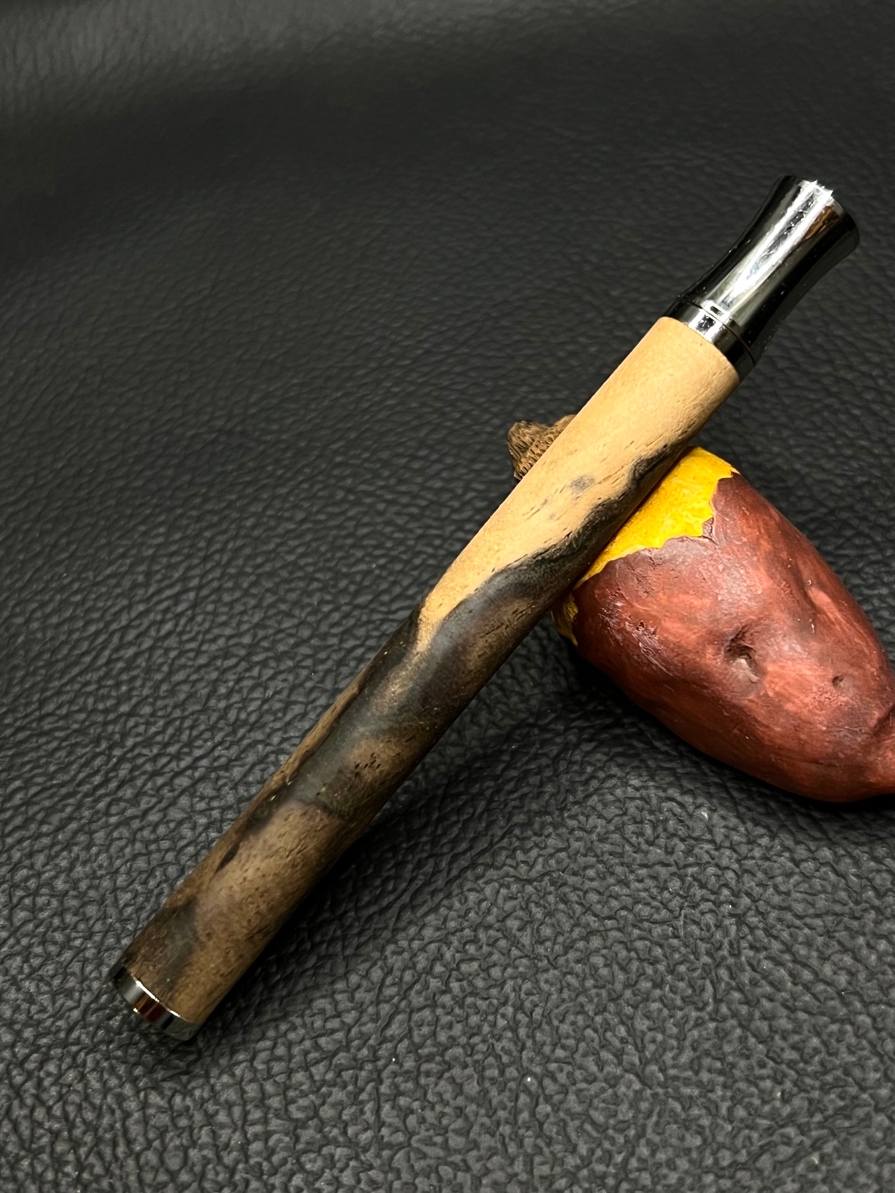 36黒柿木製キャップ芯ケース木目揃えキャップのところにほんの少し孔雀杢