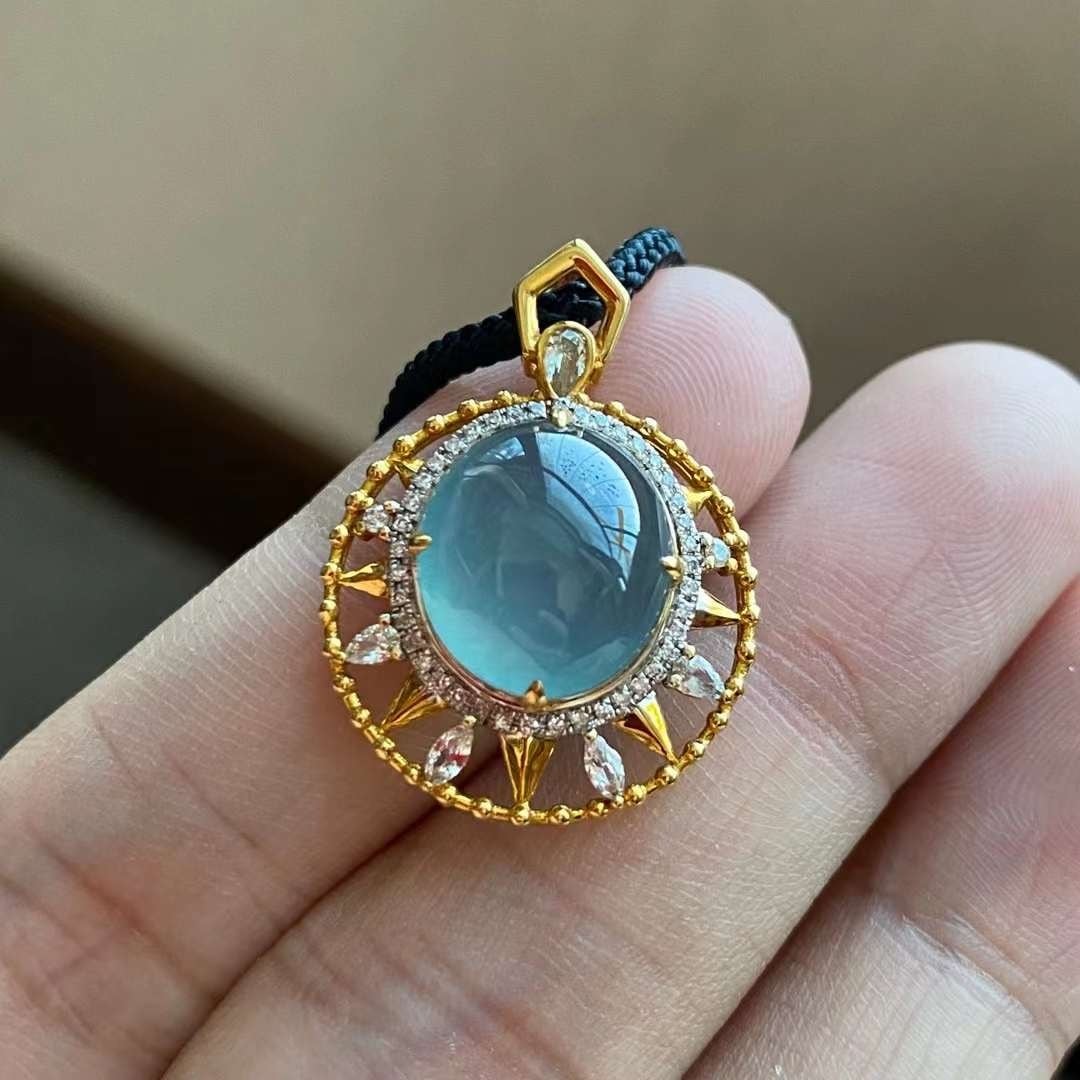 本翡翠ペンダント k18 18金 高級品 ヨーロッパ風 無含浸 無着色 青 | FARBE