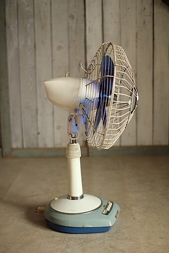 昭和レトロ 東芝 扇風機 ロータリーベース HS型 30㎝ | denbee 古道具