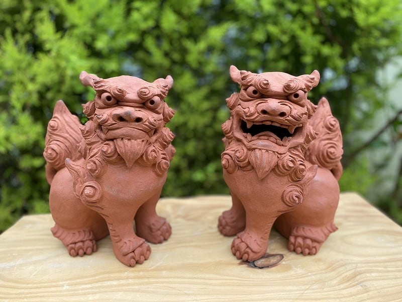 茶色の素焼きシーサー 楽天市場】シーサー 素焼き 立ち横向き（小