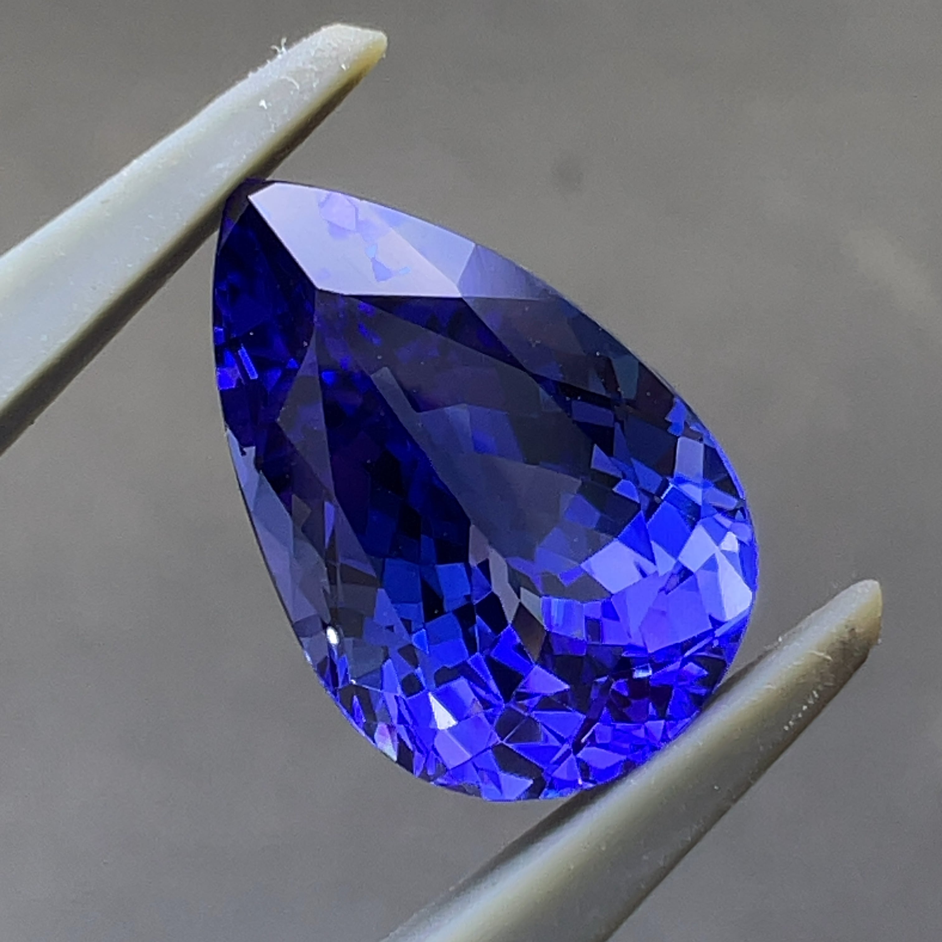 タンザナイト 4.49ct 13.11mm×8.56mm ペアシェイプ ルース トップ