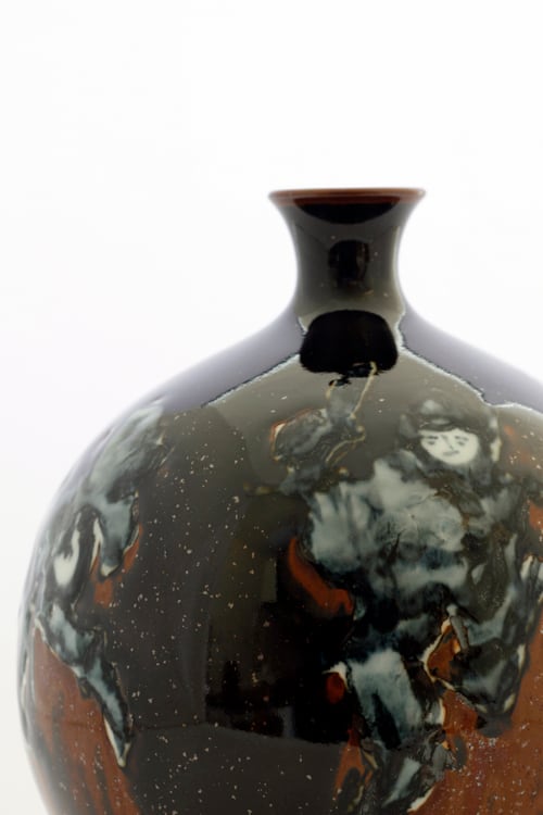 天目染付人物炎舞 花瓶 作：故 青木龍山（文化勲章受章） | にっこう