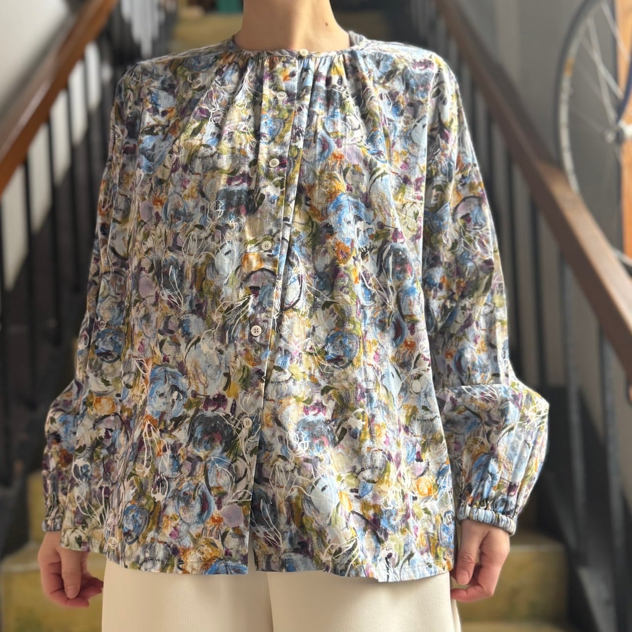 l'atelier du savon - 春の香りの水彩プリント ブラウス | clever elephant