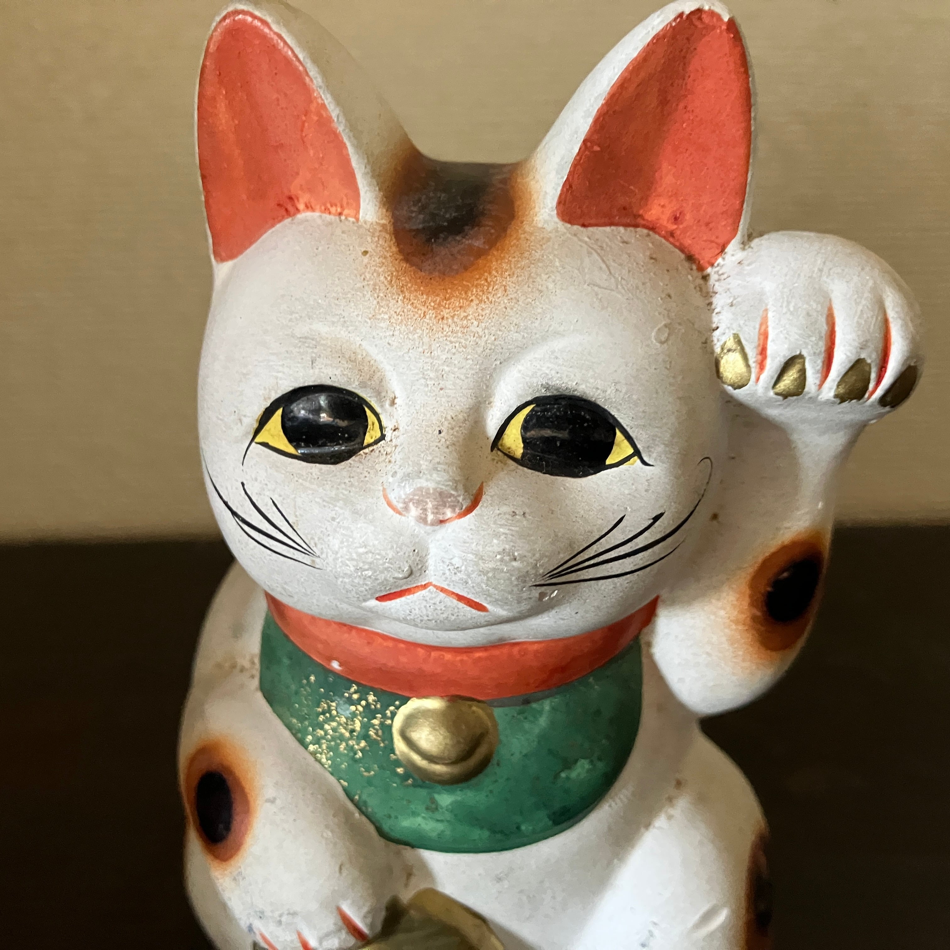 ☆招き猫 まねきねこ 陶器製 昭和時代 ノーブルなお顔立ち ラッキー