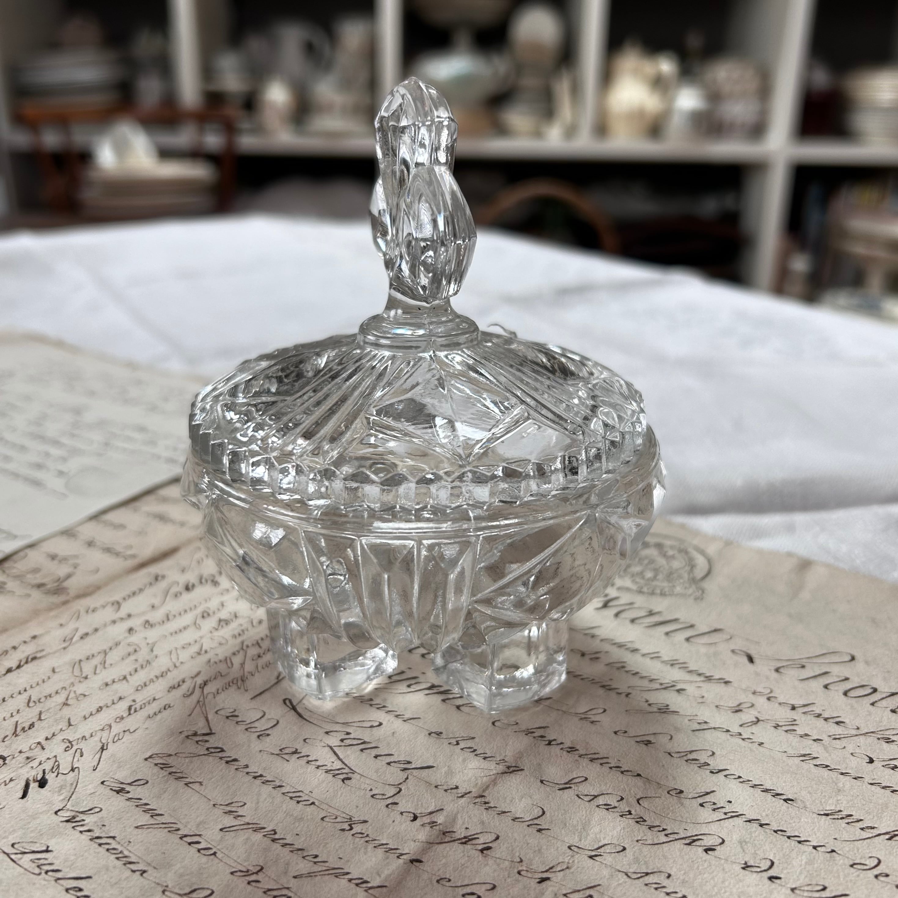 フランス アンティーク／ヴィンテージ】ガラス製ポンボニエール