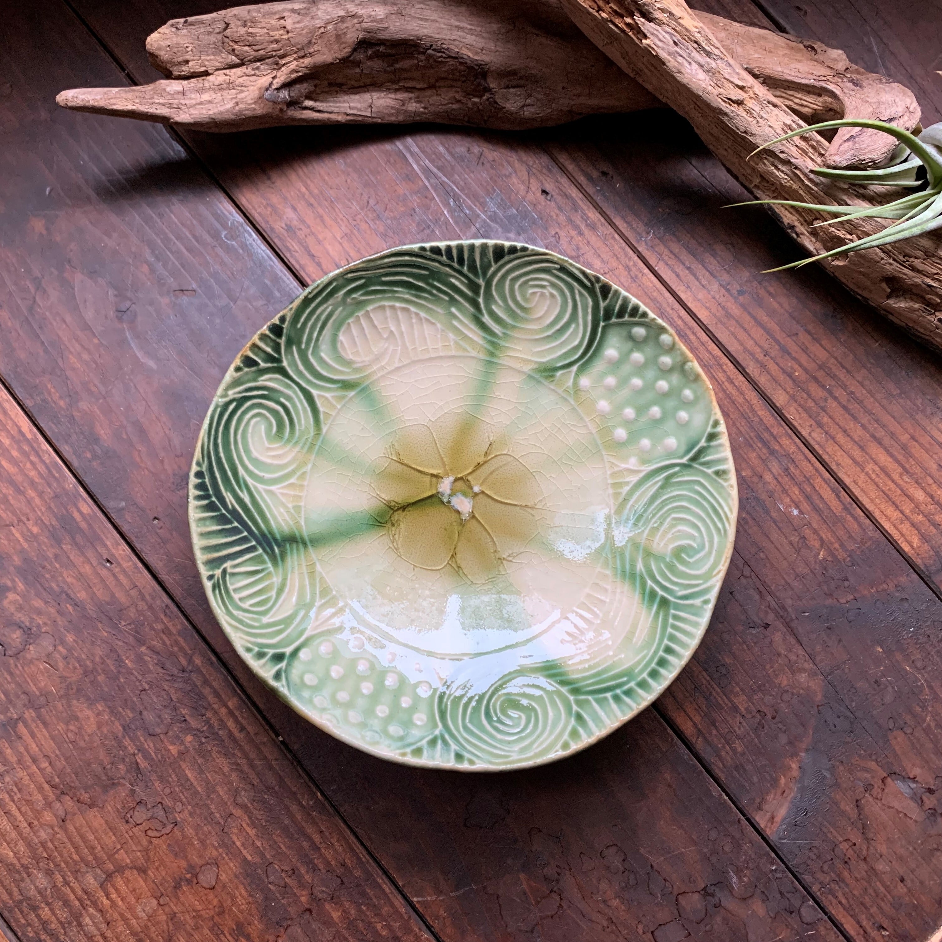 笠間焼】 佐藤りぢゅう 高台大鉢（刻文）19㎝ 緑灰釉 | Feel セレクト