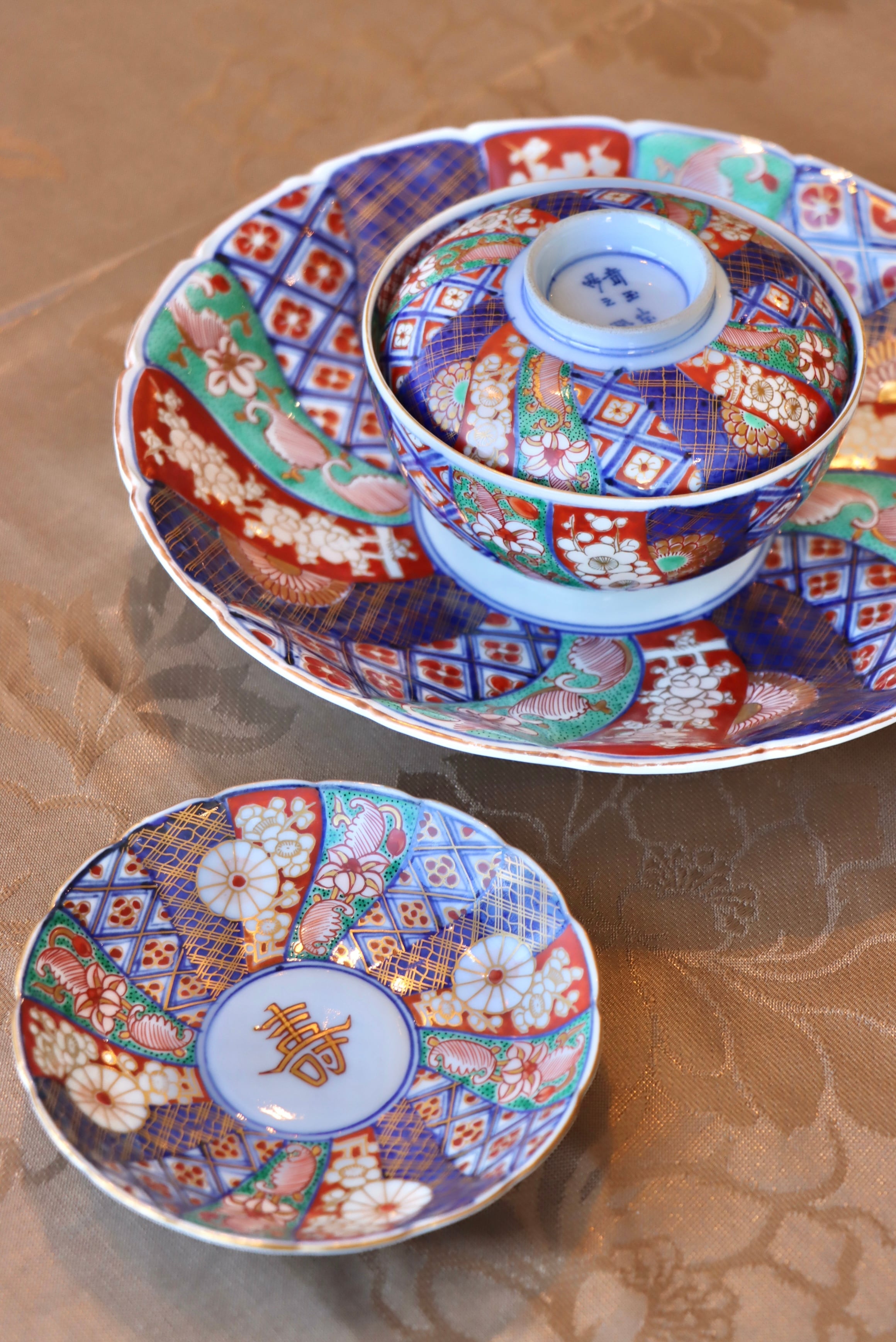 大聖寺伊万里 色絵 捻り壽文 蓋茶碗 | (有)新原美術