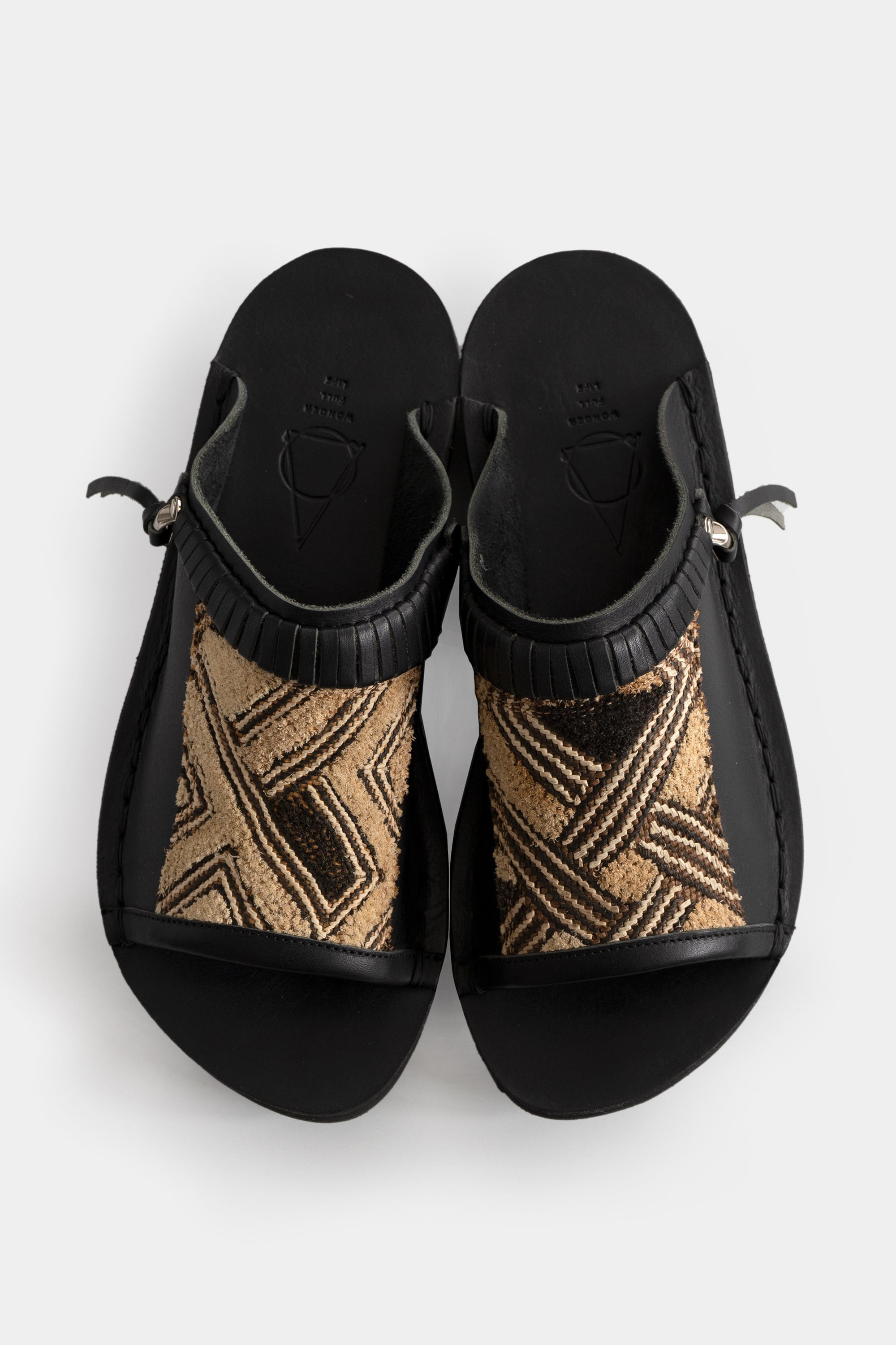 WONDER FULL LIFE - Kuba Sandal クバ布 サンダル Black | ROUND ROBIN