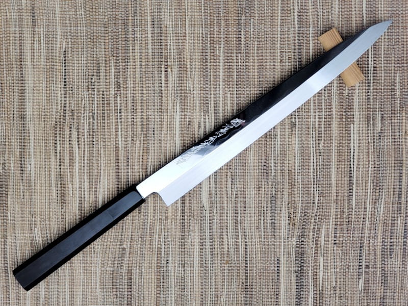 郷右馬允義弘 水焼本焼 柳刃300mm 鏡面波浮かし仕様 黒檀八角柄/朴鞘