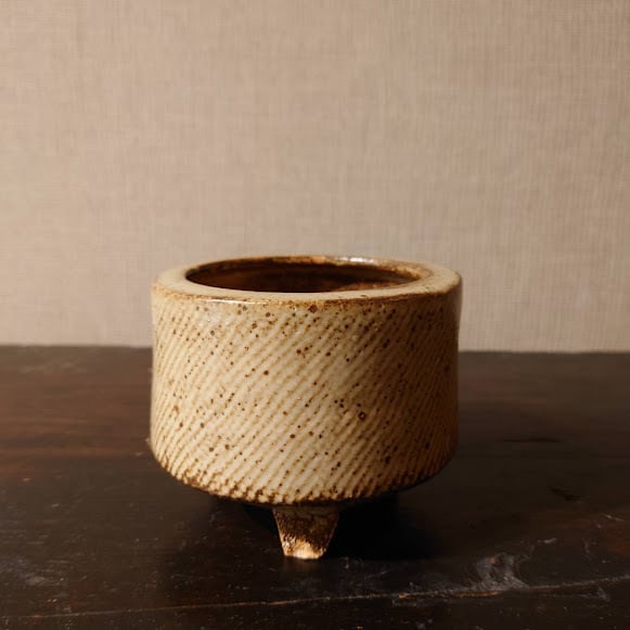 人間国宝】島岡達三 地釉象嵌 唐草文角皿 (径28cm)