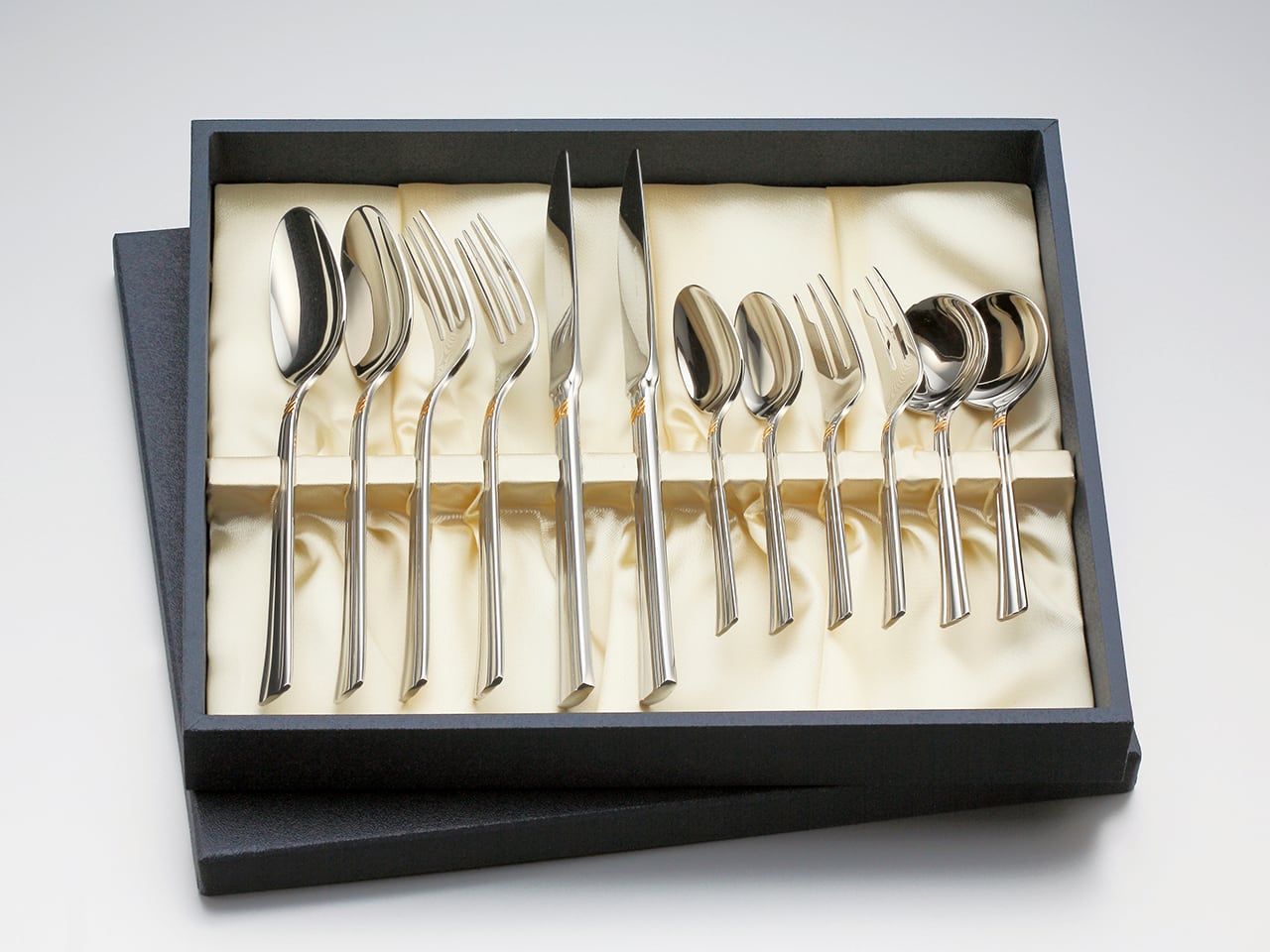 未使用　ラッキーウッド　カトラリー50本セット　ロマンス　18-12 18-10 LUCKYWOOD (ラッキーウッド) カトラリーセット 18-10 ステンレス