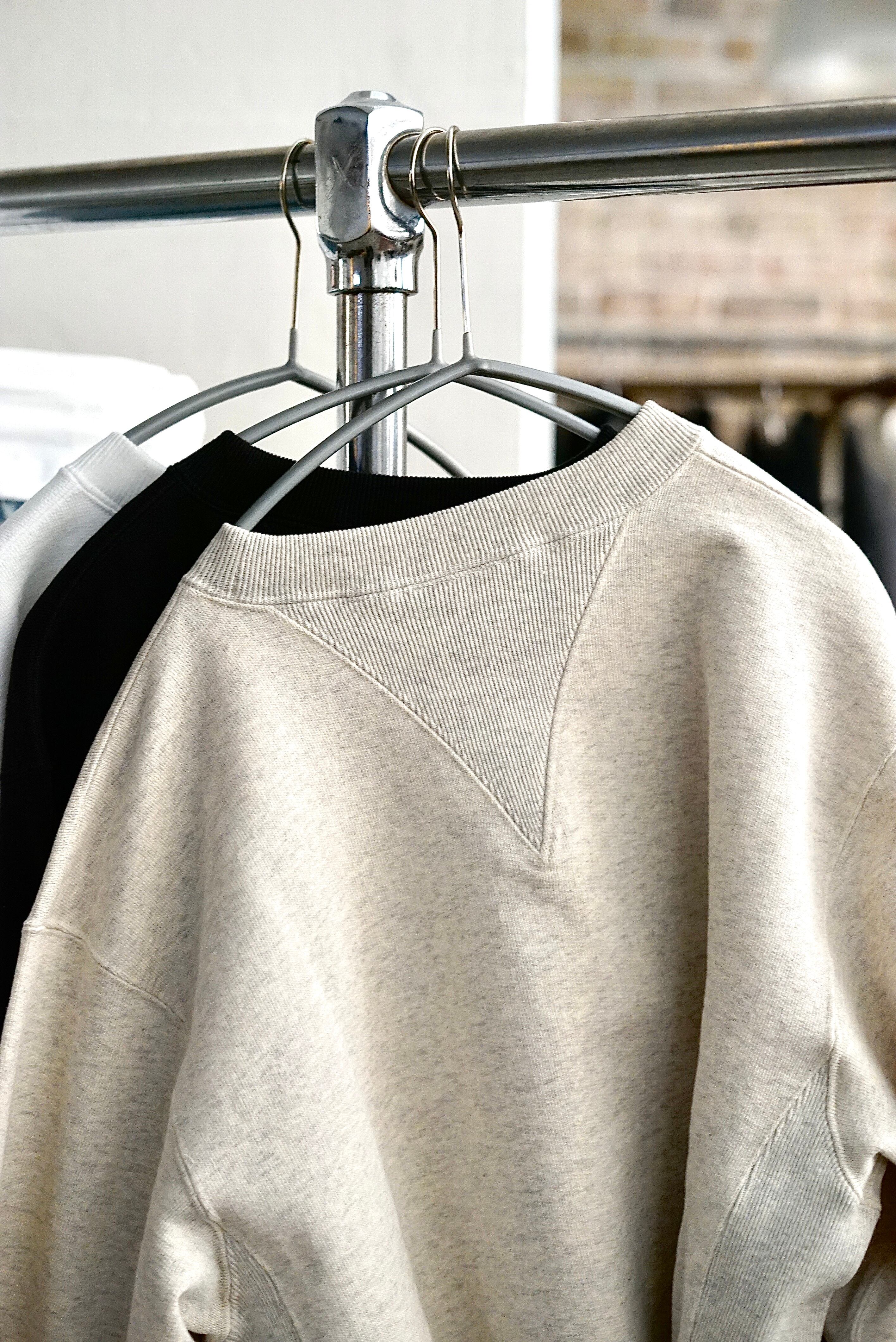 HYKE / CROPPED SWEAT SHIRT(BLACK , WHITE , OATMEAL) | JUQUI Online