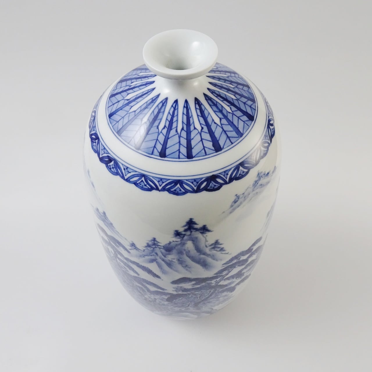 有田焼 神右ェ門窯 染付山水 花瓶（木箱入） | 有田焼 かどすみ商店