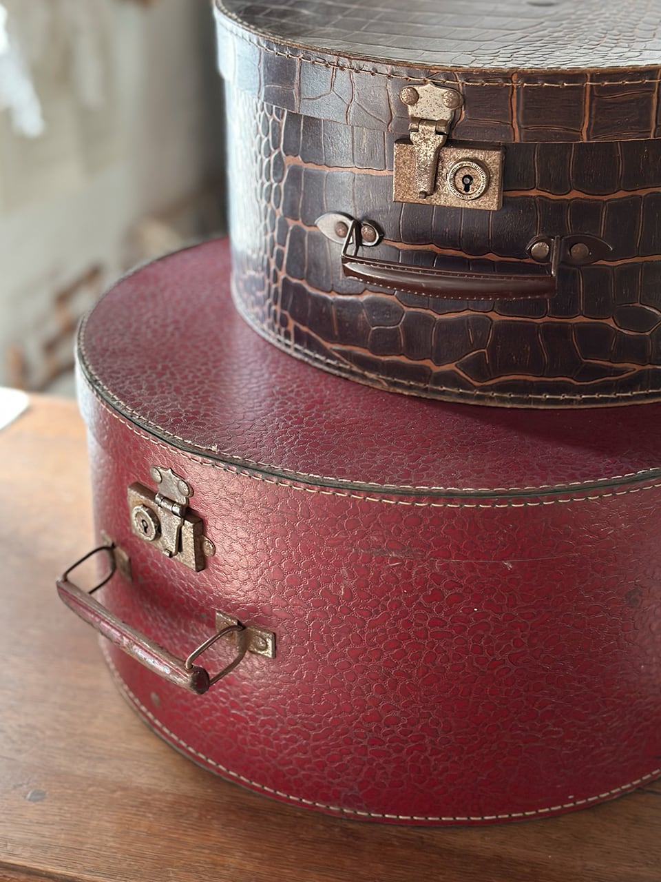 ハットボックス ボルドー 型押し柄 | Brocante de La Cocotte