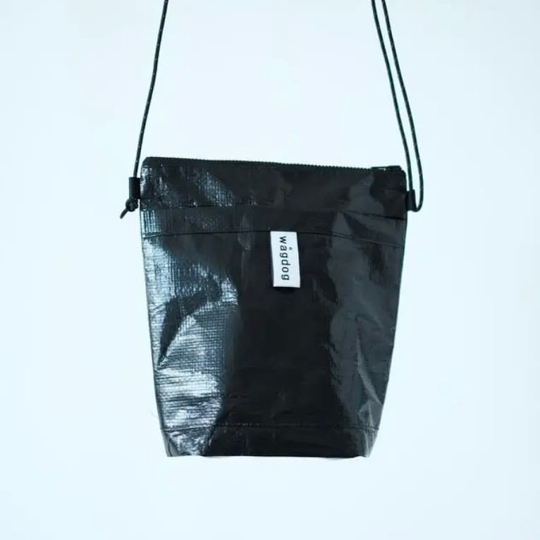 全6色】超軽量・防水ポリエチレン素材サコッシュ | wågdog