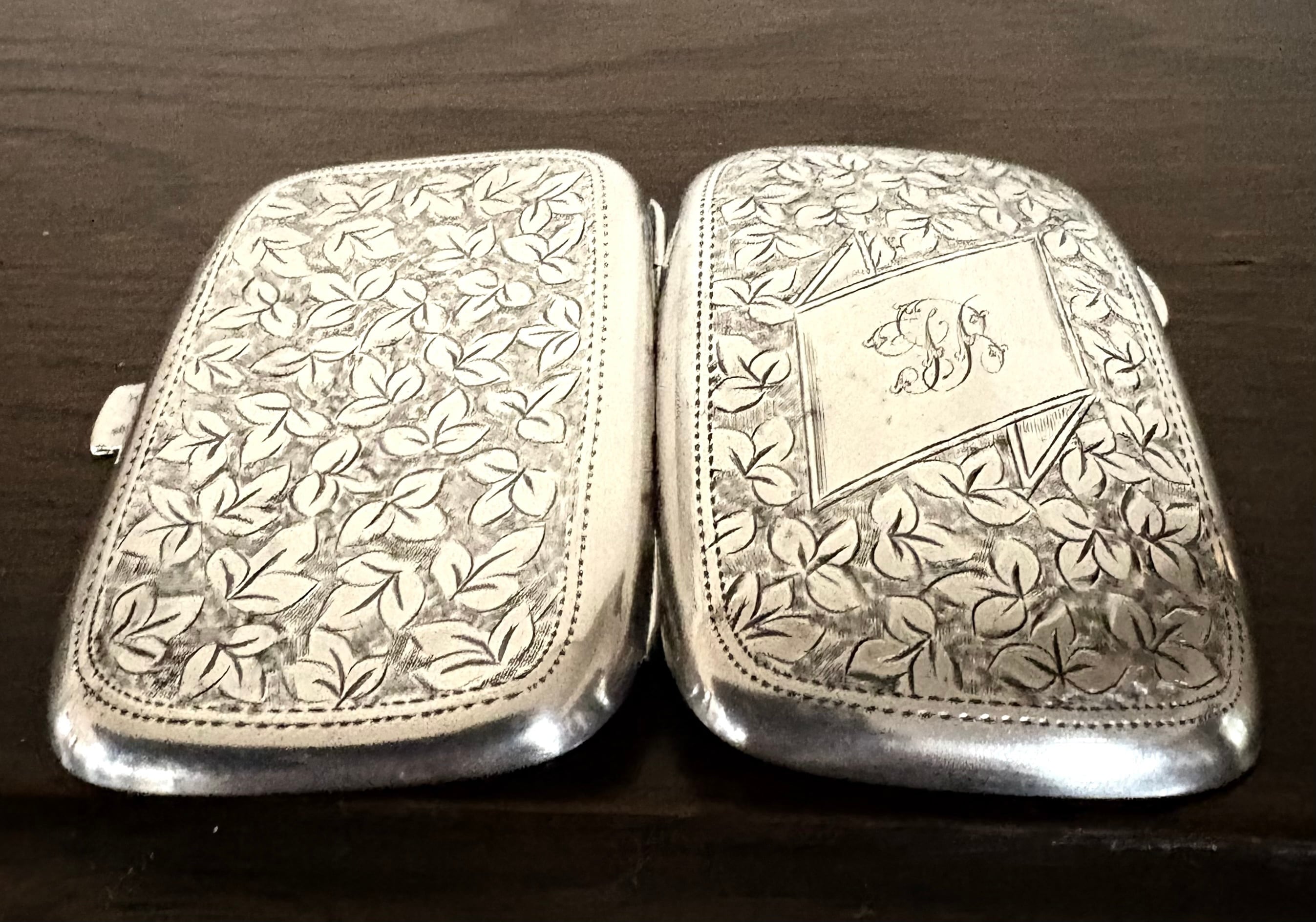英国アンティーク シガレットケース 喫煙具 純銀36.3g 両面彫金 唐草