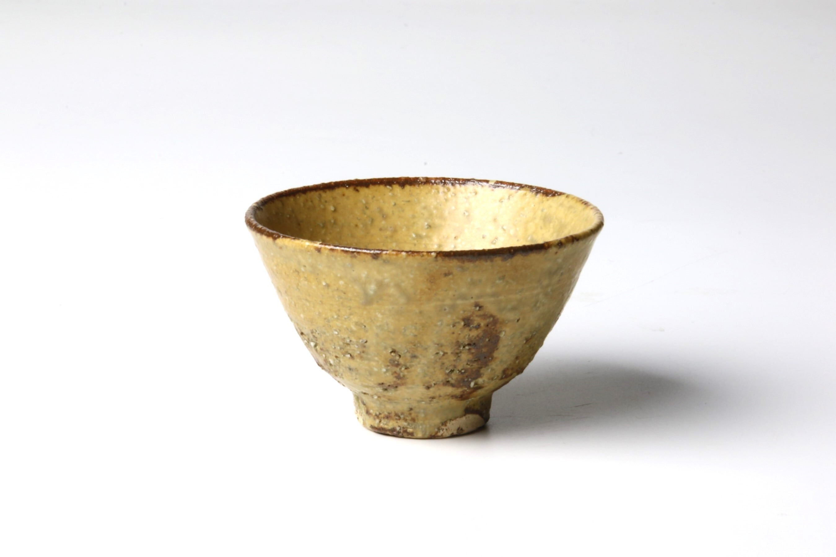 663『伊羅保 片口型 酒盃』ぐい呑 /骨董品 古美術 アンティーク 古玩