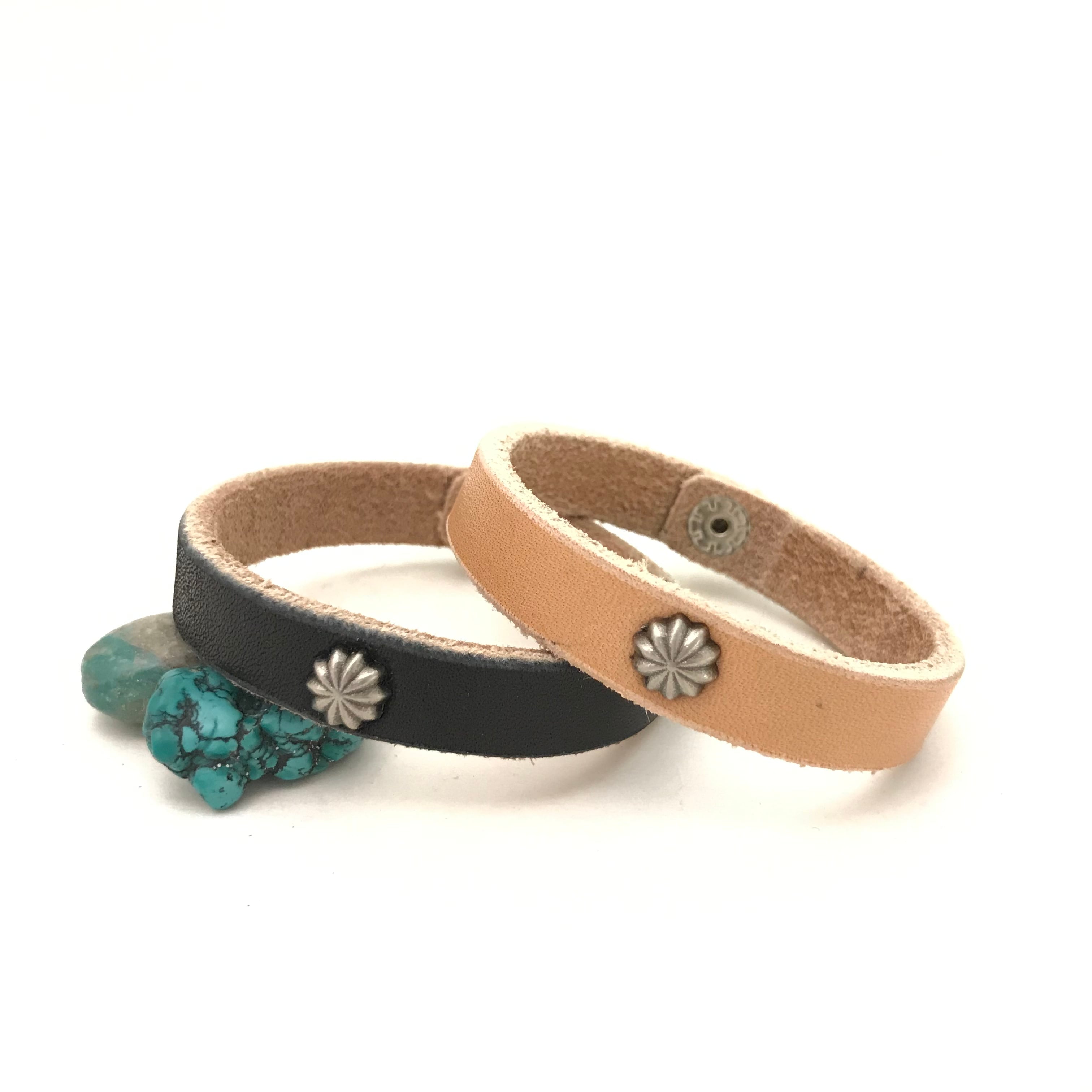 即納☆送料無料】レザーブレス アポロ コンチョ スタッズ バングル