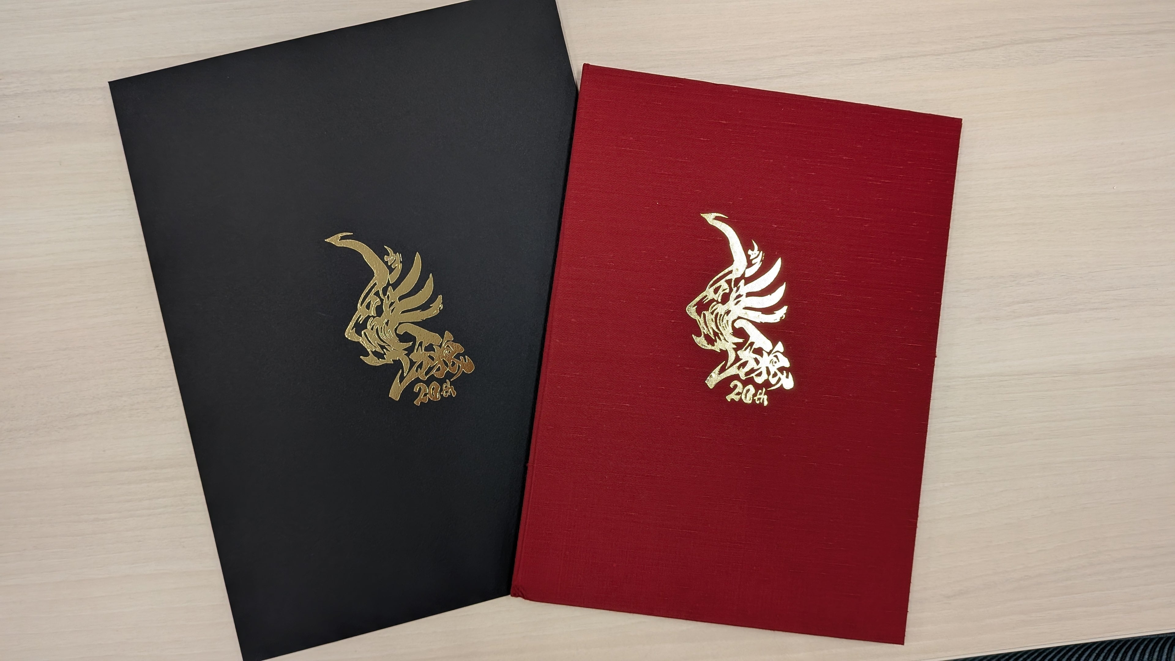 涼邑零 演：藤田玲】（牙狼＜GARO＞20周年記念：ラフネートル（見開き