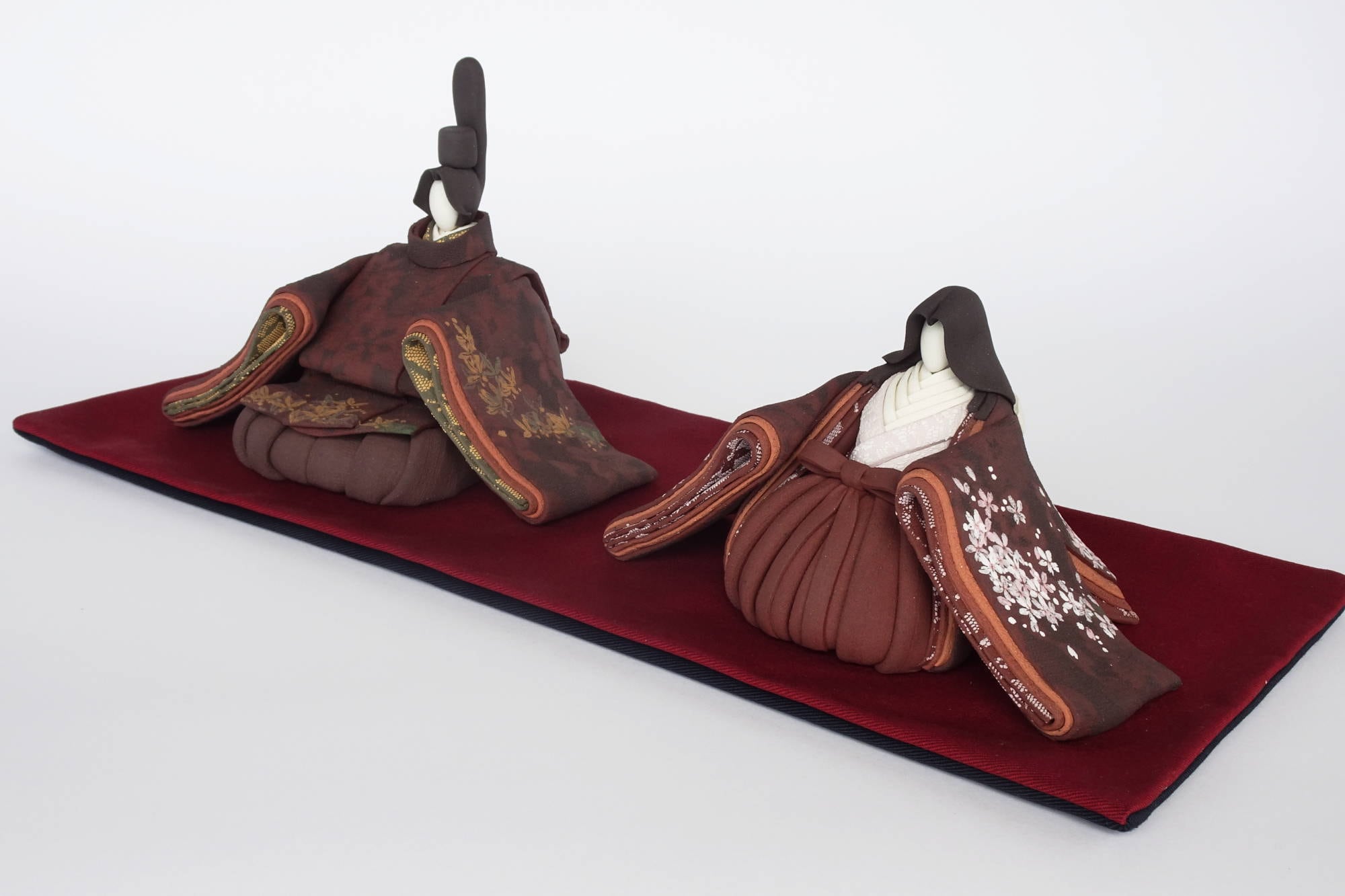 ひな人形(大) 陶雛 澤りか作 (女雛 エンジ、男雛 エンジ) お雛様(敷布