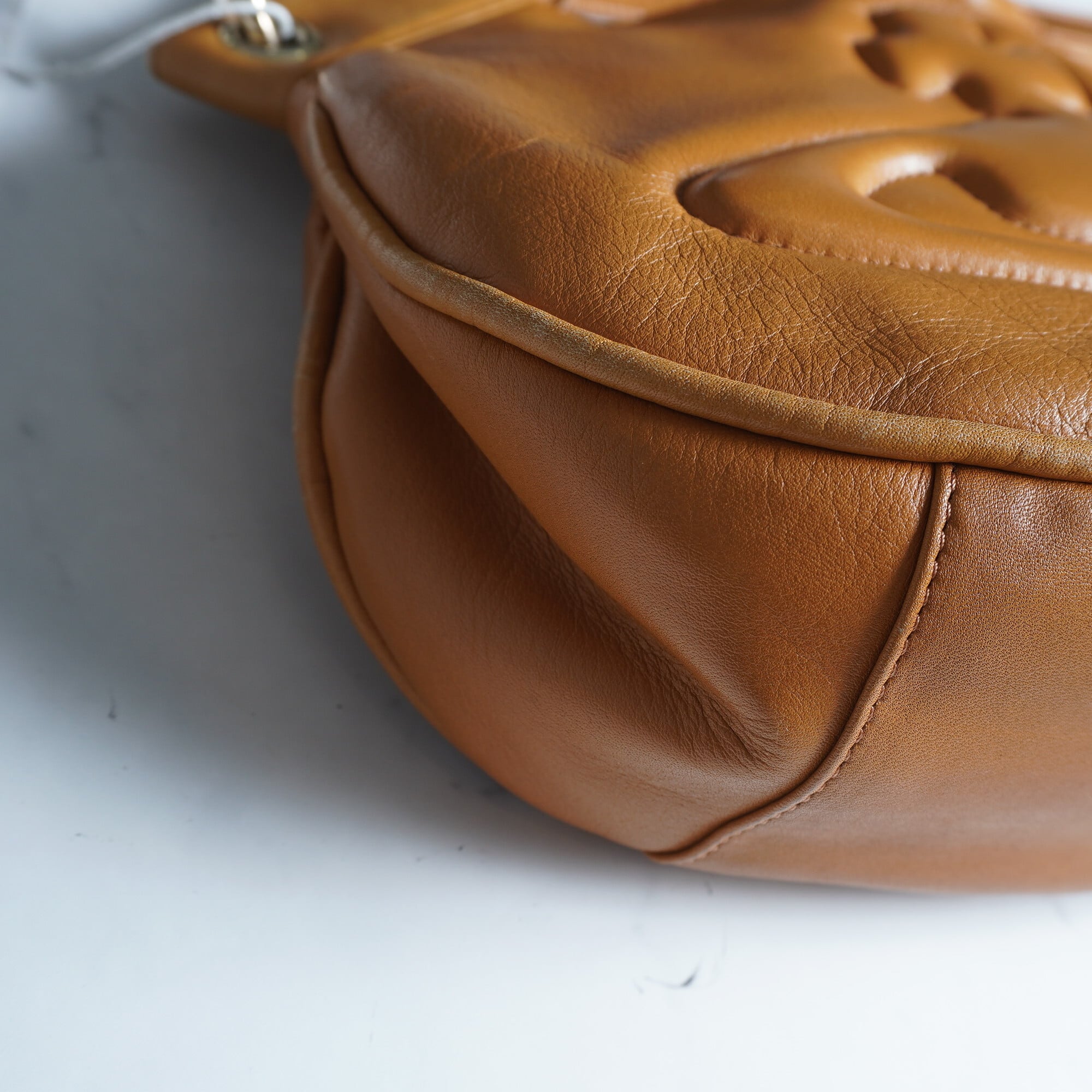 Vivienne Westwood】ヴィヴィアンウエストウッド エンボスオーブ