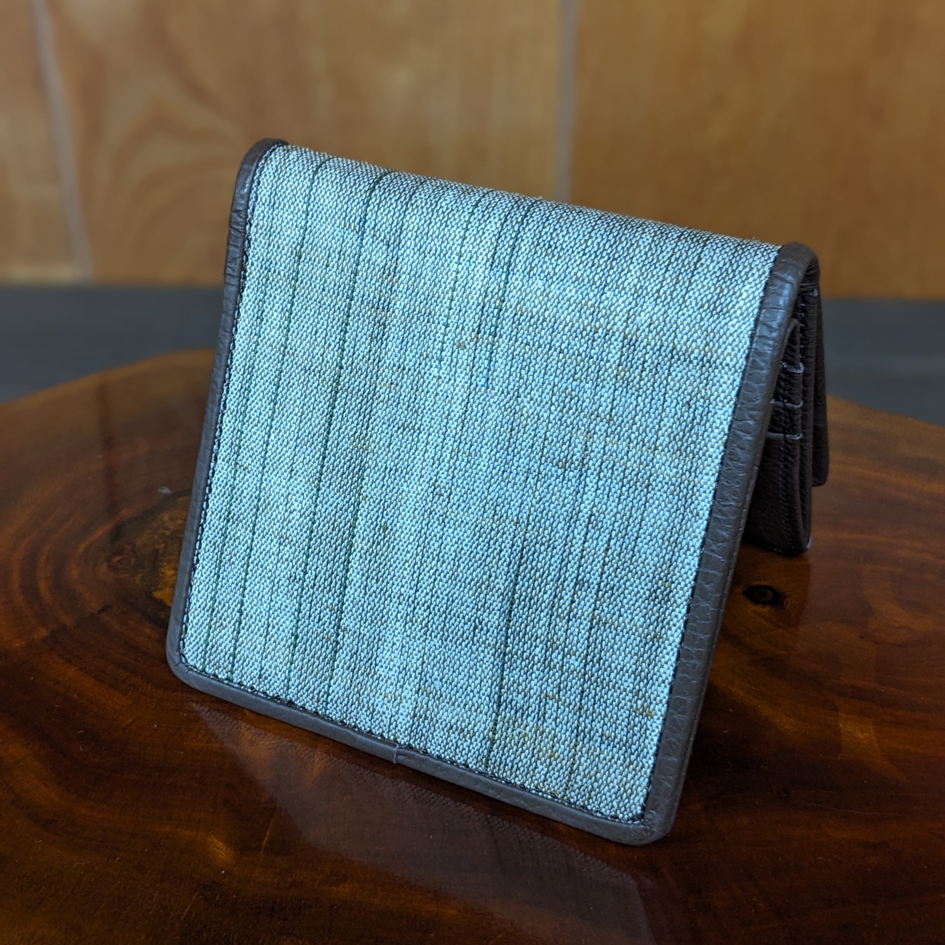 宮古上布×牛本革の2つ折り財布 | 染織工房 timpab−天の蛇−