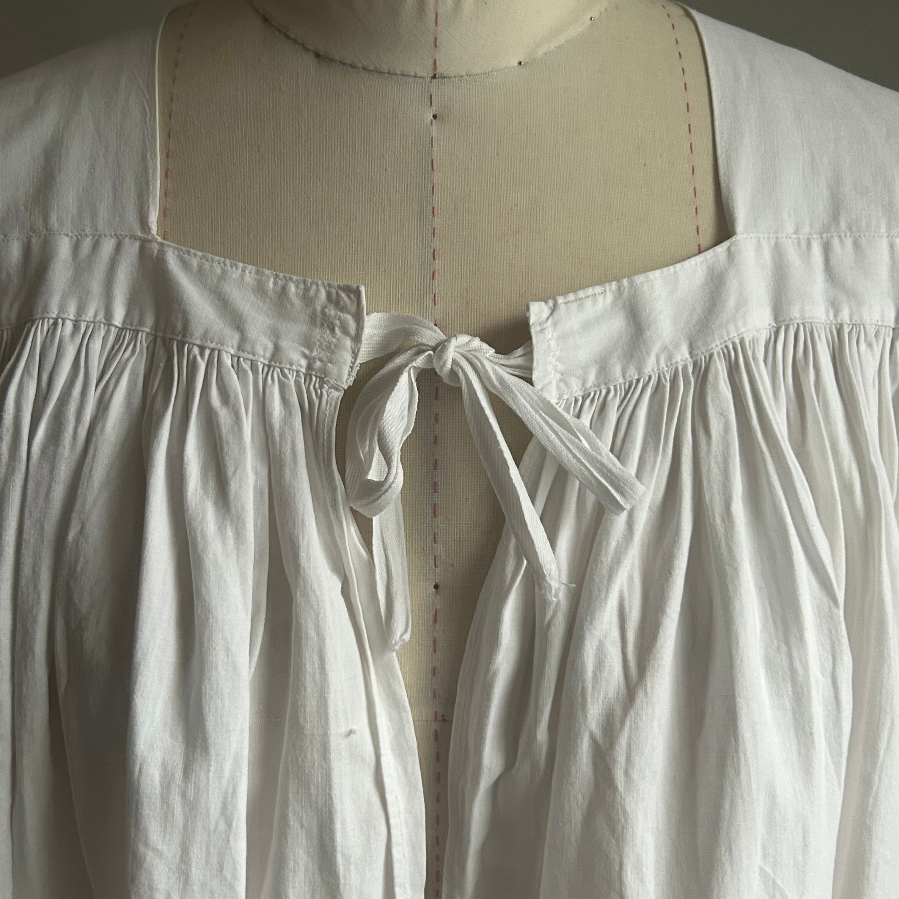 アンティークチャーチスモック ミドル | Lucy vintage silver