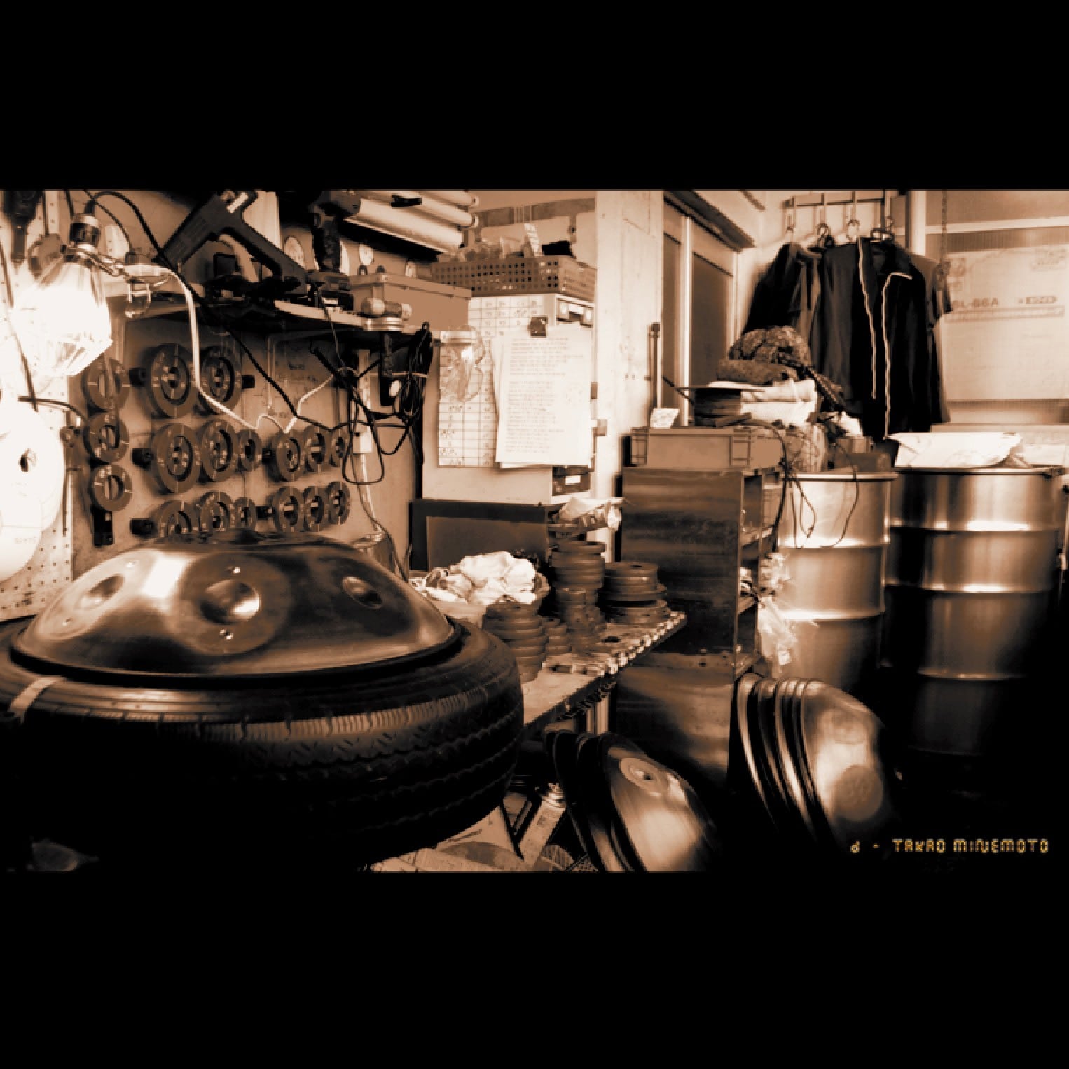 1stアルバム「d」 | ハンドパン奏者「峯モトタカオ」CDショップ