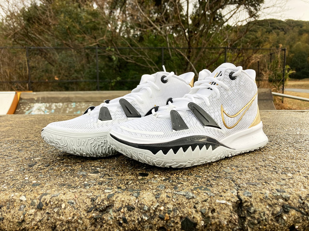 Nike Kyrie 7 EP ナイキ カイリー7 White/Metallic Gold-Black-Grey