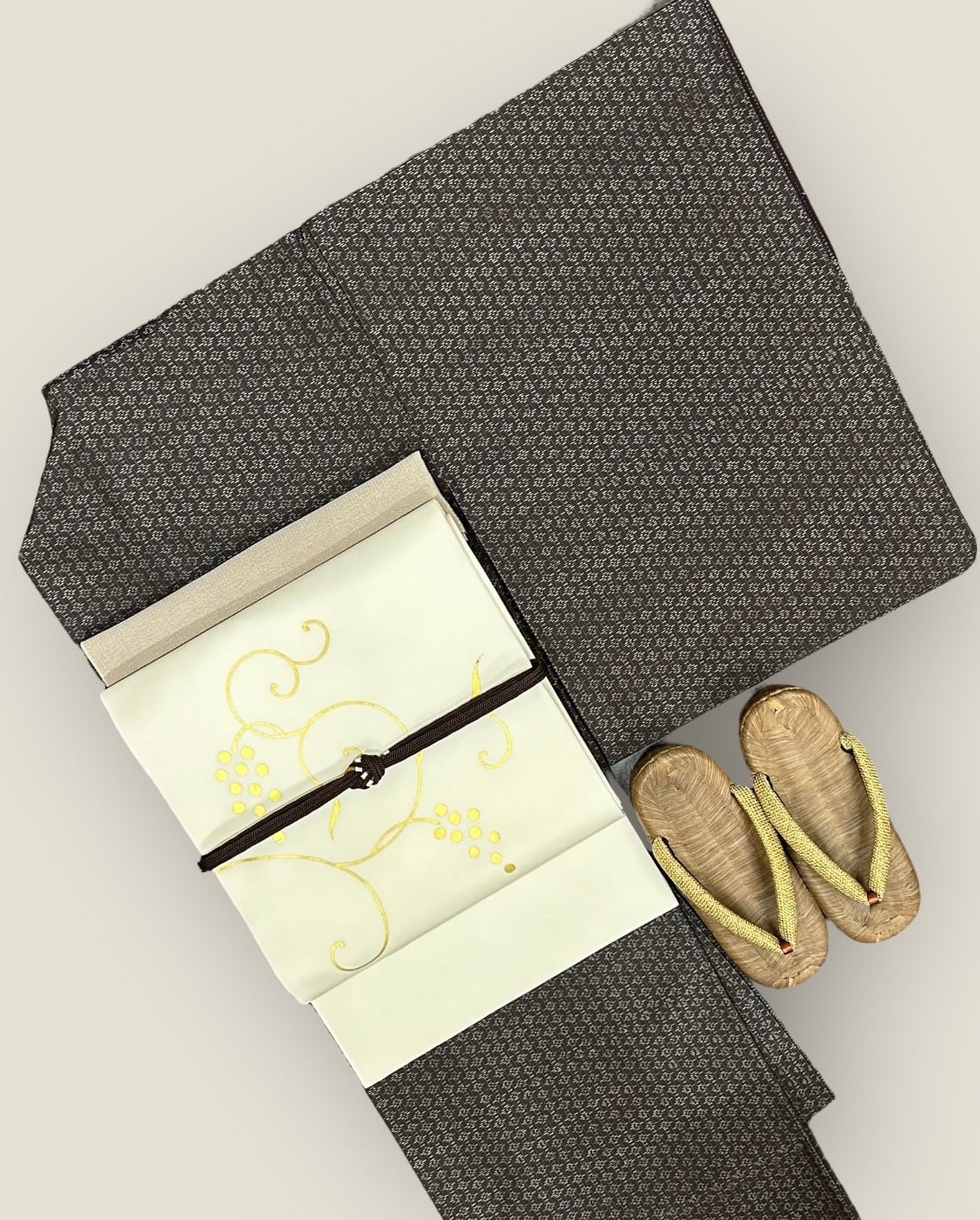 大島紬 西郷柄 憲法黒茶色 裄丈 70㎝ 証紙あり K4254 | 着物 ひょうたん堂