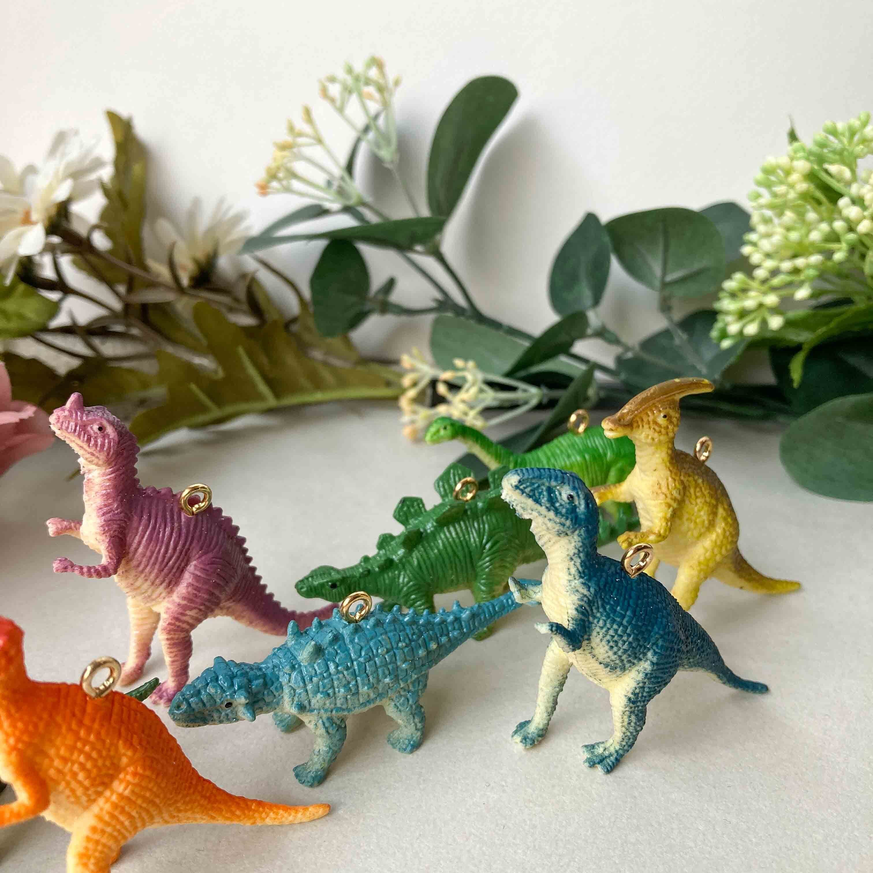 カラフル恐竜のチャーム | Dua-アクセサリーパーツショップ