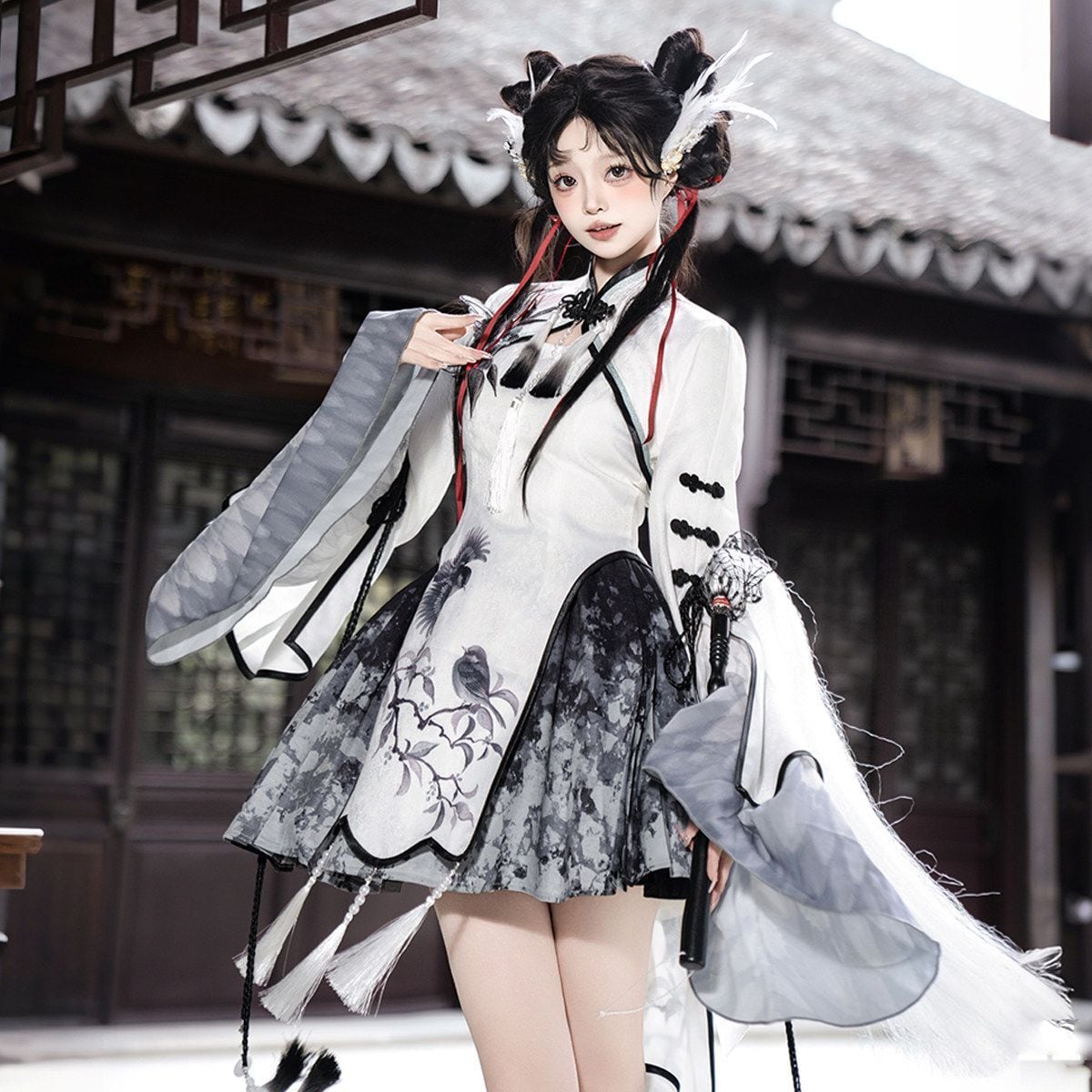 白磁に舞う墨花・振袖チャイナセットアップ：Ver.A | Maiden's Rêve