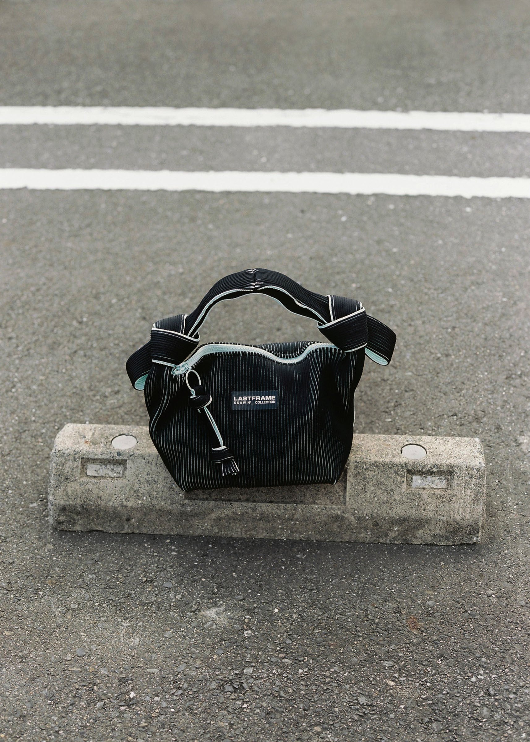 LASTFRAME TWO TONE OBI BAG | AAR