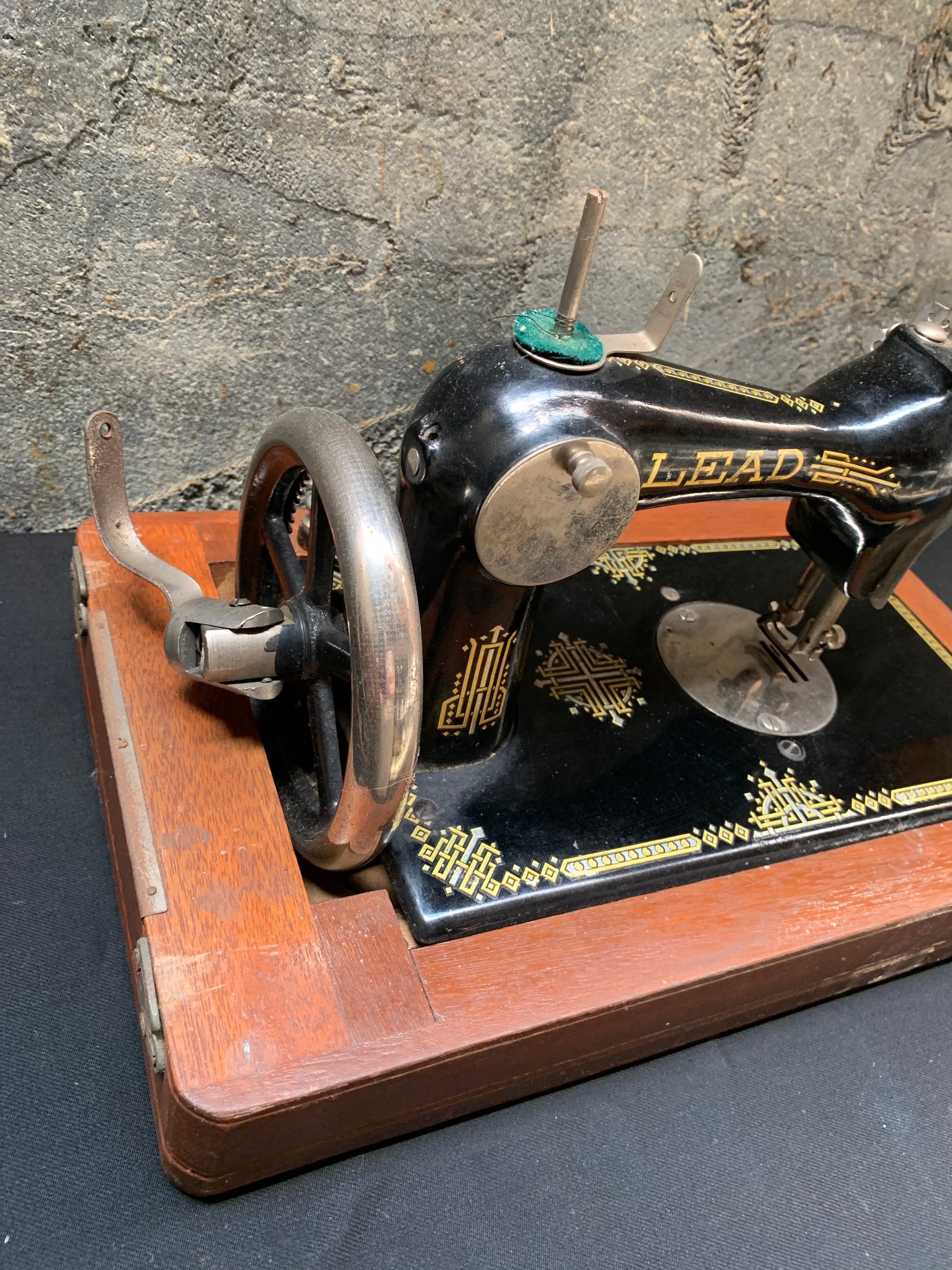 Japan Vintage 卓上 ミシン LEAD アンティーク 手回し式 木製カバー付