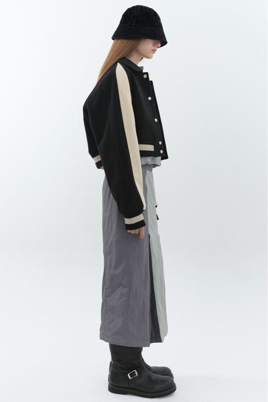 ☆New Jeans ヘリン 着用！！【OIOI】LAYERED LOGO CROP VARSITY